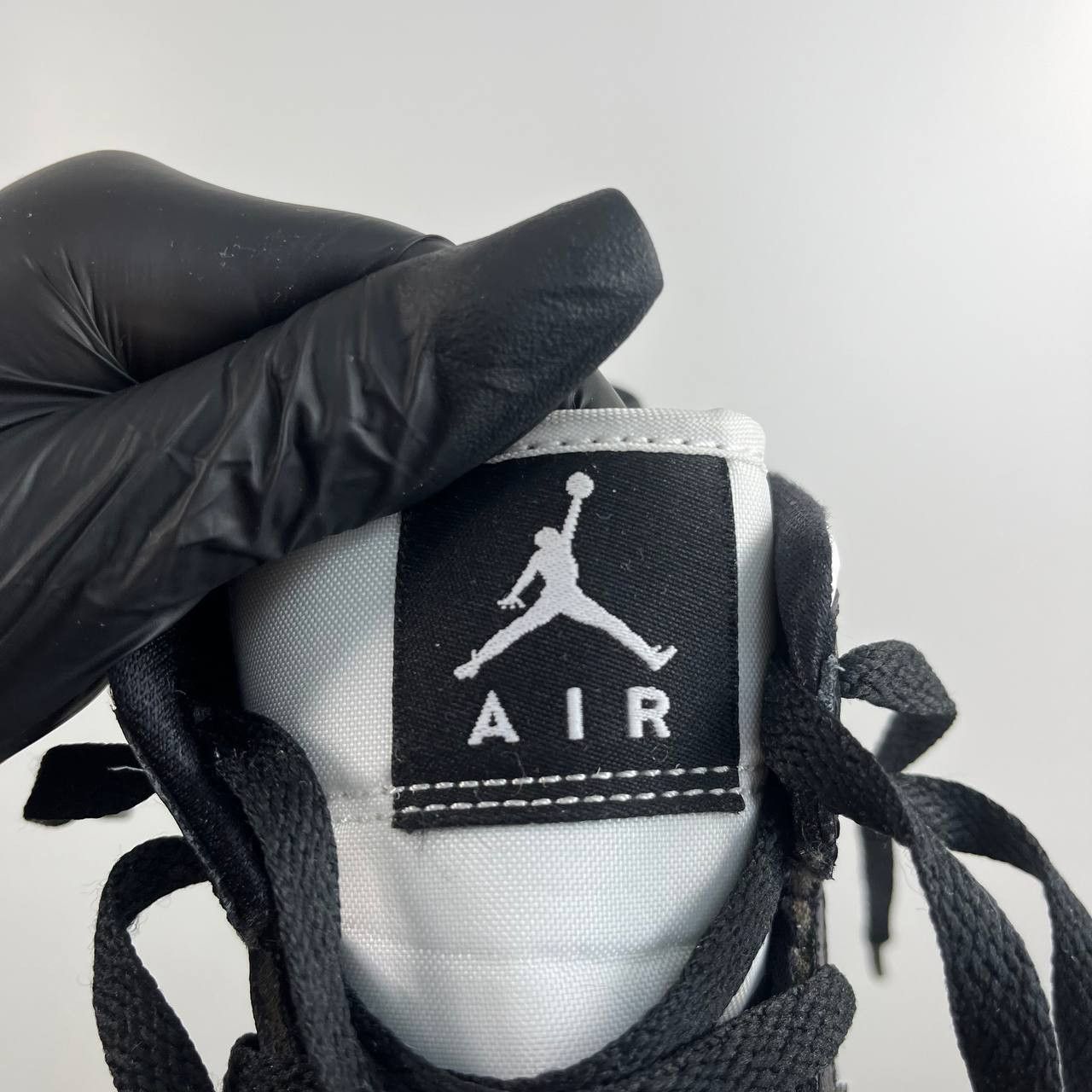 Nike Nike Air Jordan 1 Mid Black White Sneakers Womens Size 37.5 Size US 6.5 / IT 36.5 - 5 Thumbnail