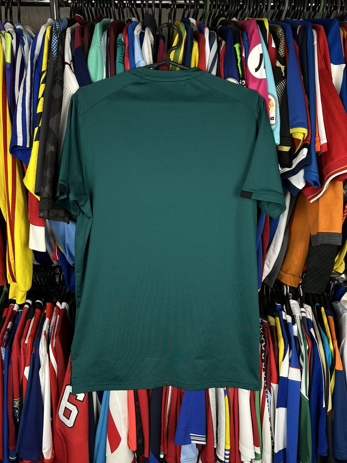Castore Castore Charlton Athletic Training Football Shirt 2022/23 Size US S / EU 44-46 / 1 - 2 Thumbnail