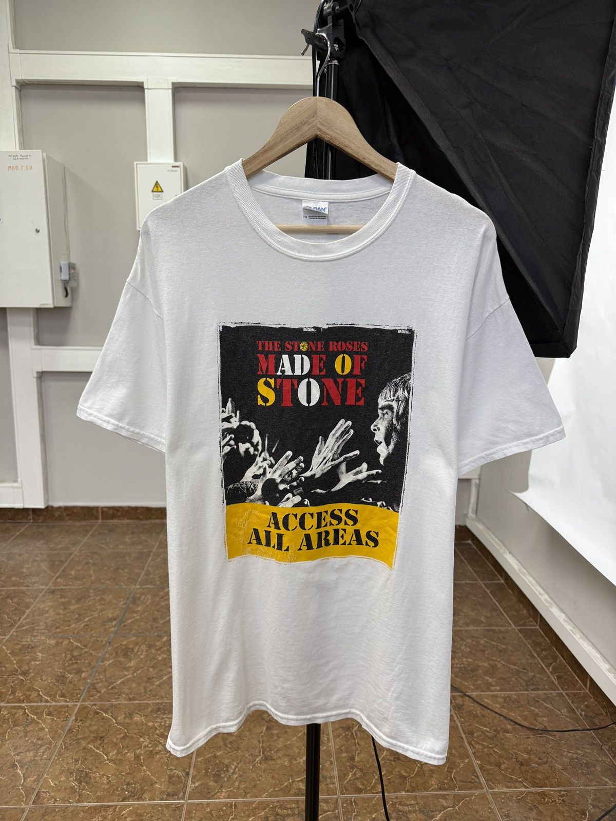 Gildan 🇬🇧 Vintage Y2K The Stone Roses Made of Stone Access All Areas Size US XL / EU 56 / 4 - 1 Thumbnail