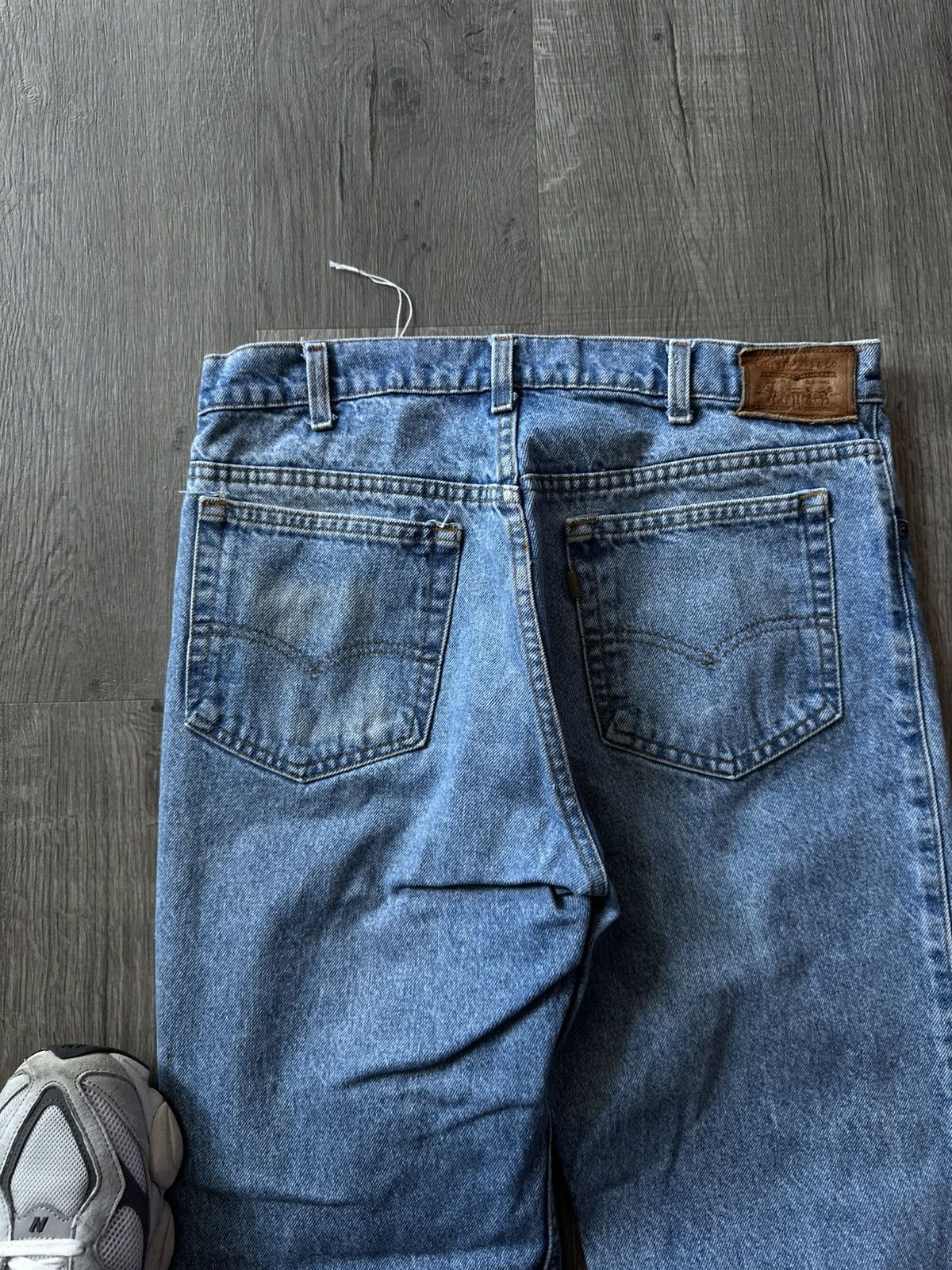 Vintage Vintage 90s Light Wash Levis Jeans Size US 34 / EU 50 - 2 Thumbnail