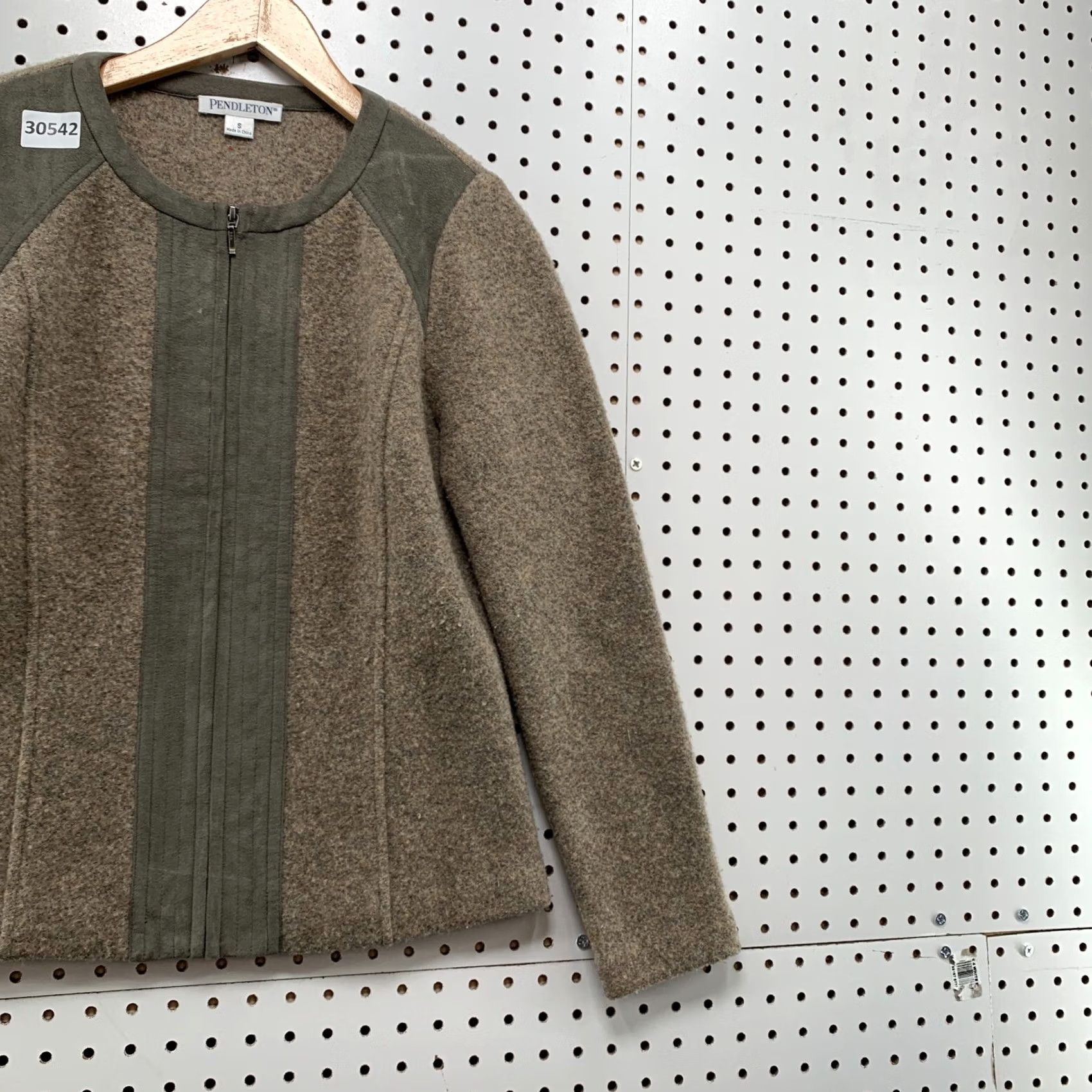 Pendleton Pendleton 100% Lambs Wool Cardigan Sweater Gray Womens Small Full Zip Cardigan Wool Adult Small Gray Pendleton Sleeve Long Sleeve Solid Pattern Womens Size S / US 4 / IT 40 - 4 Thumbnail