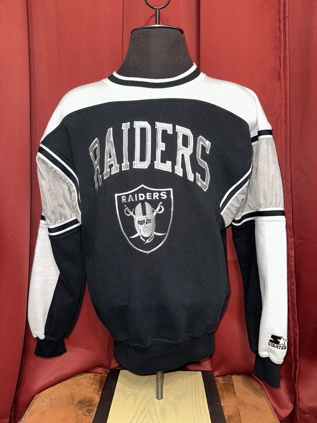 Starter × Vintage Vintage Oakland Raiders Crewneck 90’s Starter NFL Grail Size US L / EU 52-54 / 3 - 1 Thumbnail