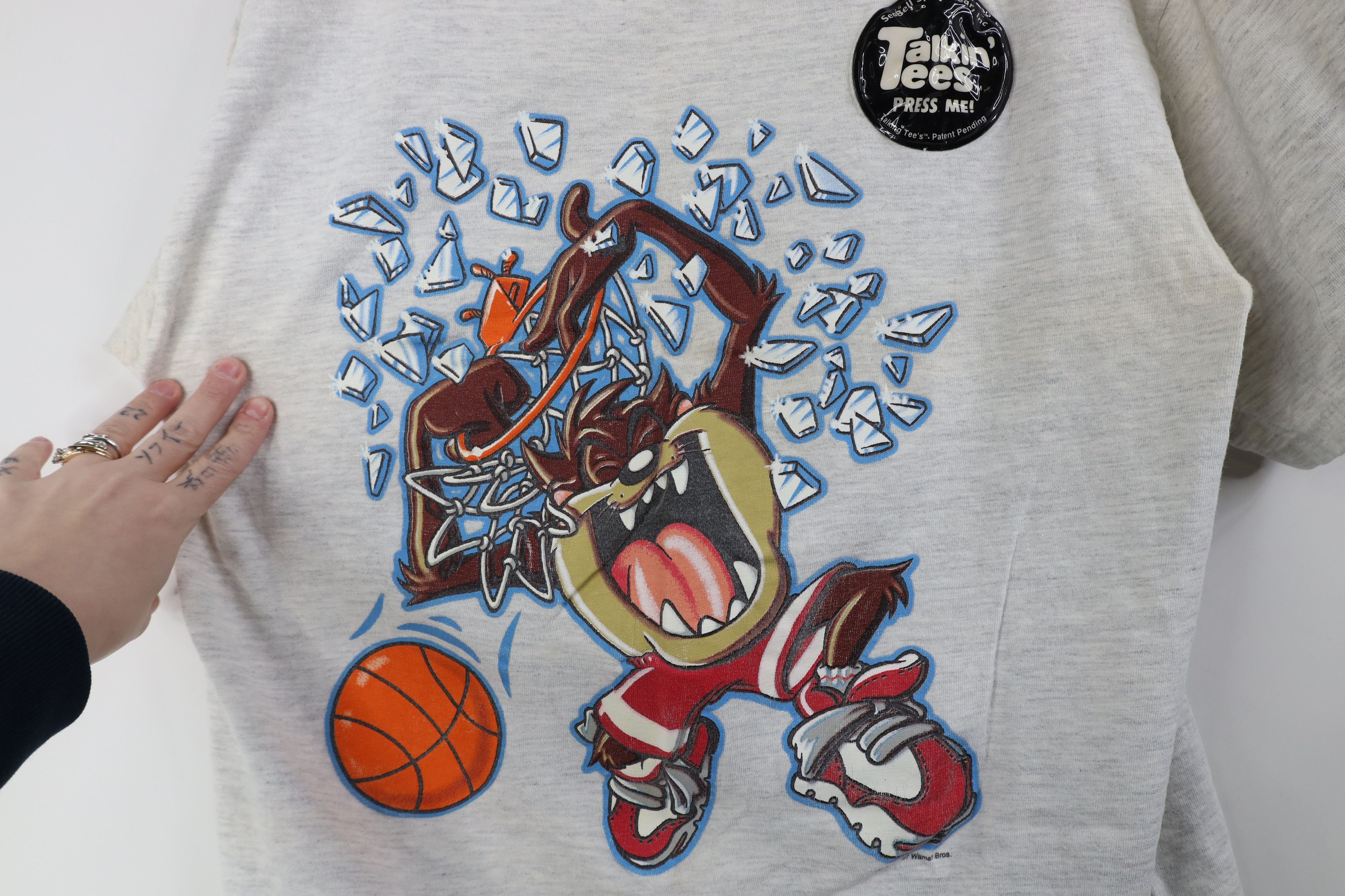 Vintage Vintage 90s Looney Tunes Tazmanian Devil Basketball T-Shirt Size US XL / EU 56 / 4 - 5 Thumbnail