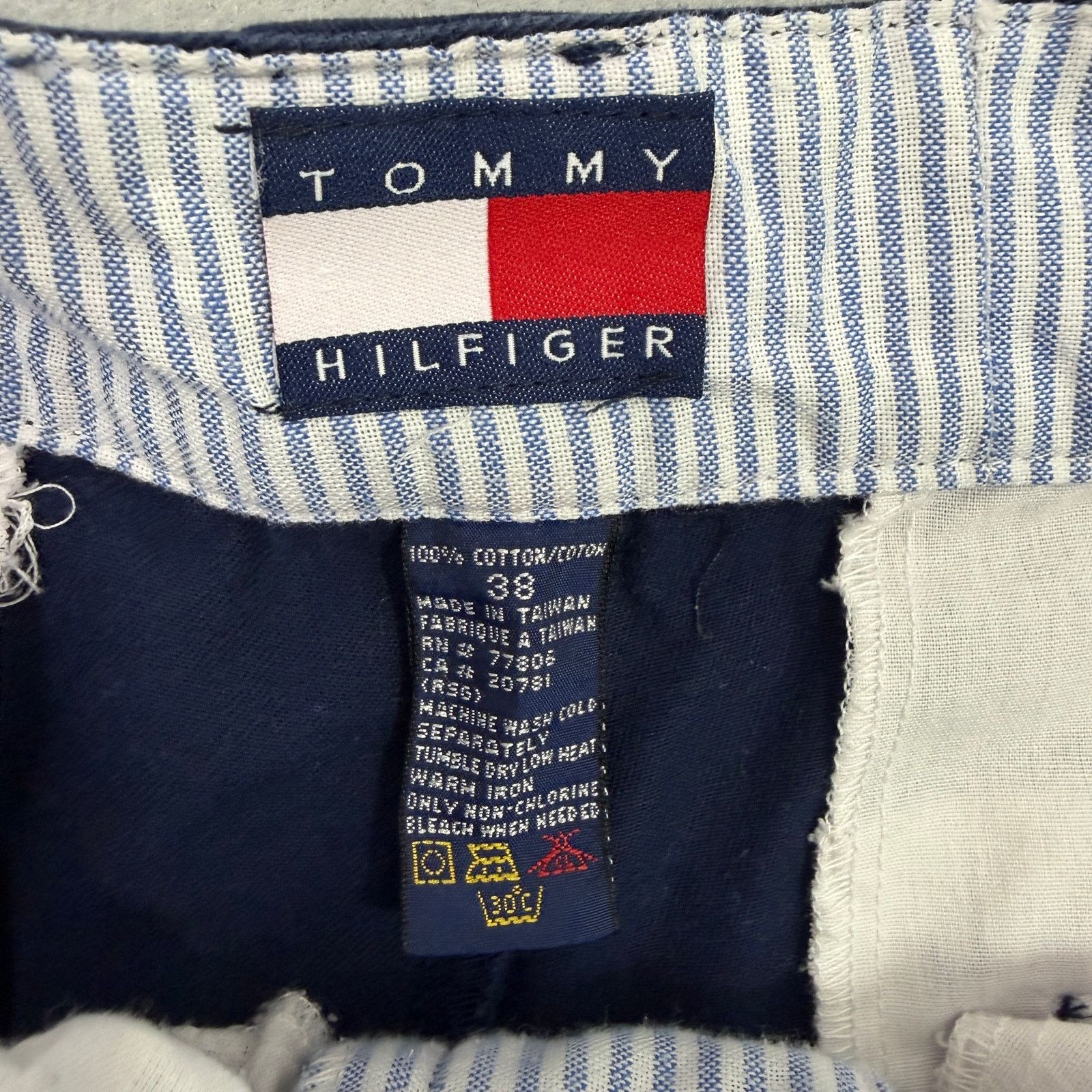 Tommy Hilfiger Vintage Tommy Hilfiger Pleated Chino Shorts 38 Blue 7 Inseam Size US 38 / EU 54 - 4 Thumbnail
