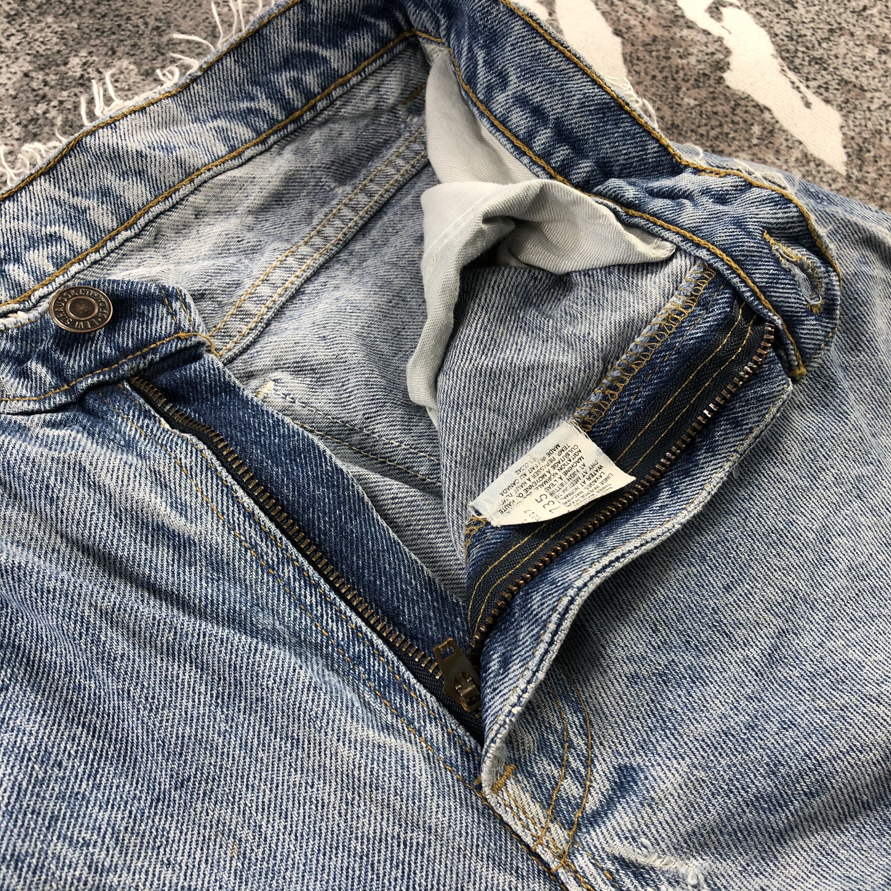 Levi's Vintage 90s Levis 619 Jeans Faded Blue Denim KJ1040 Size US 28 / EU 44 - 16 Thumbnail