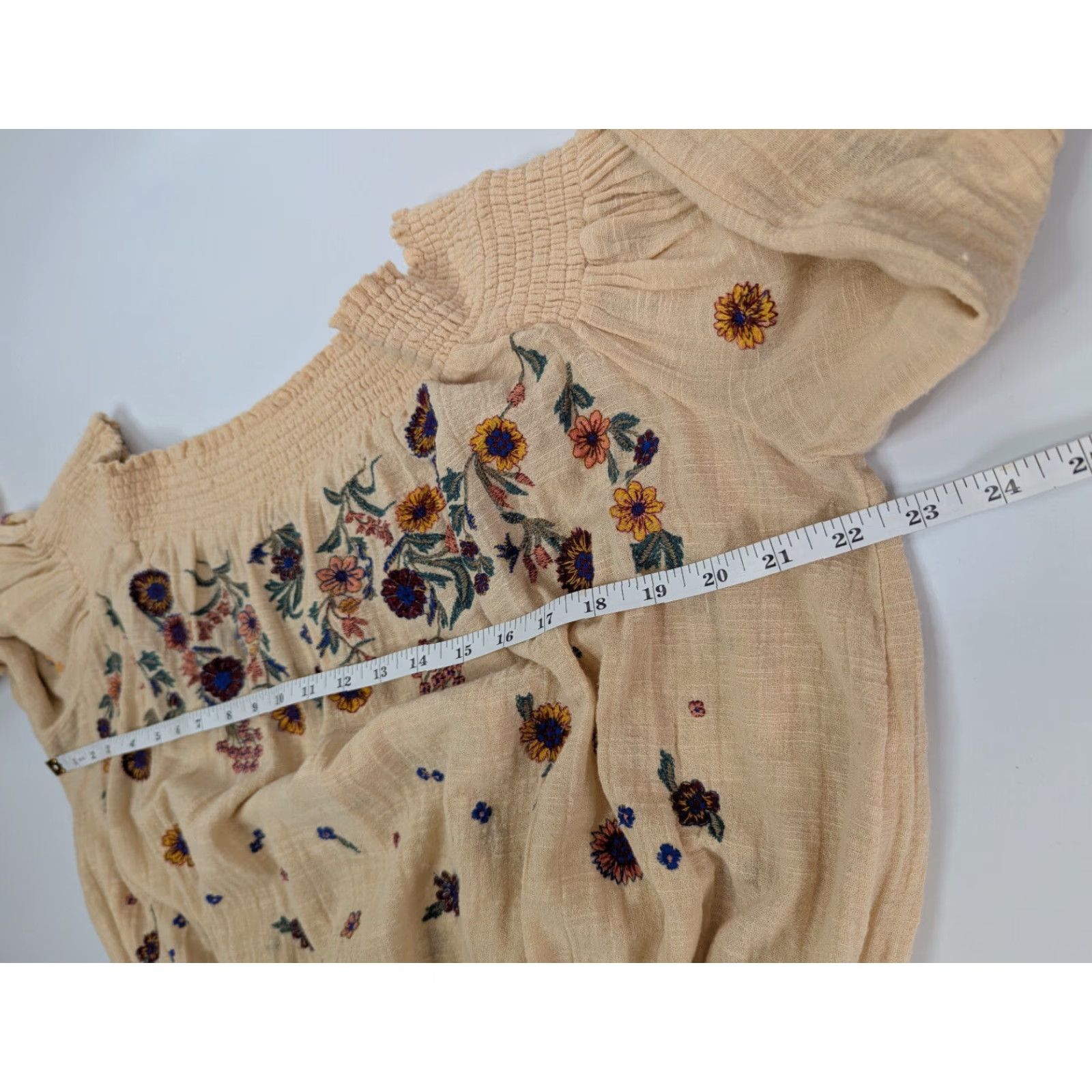 Free People Free People Saachi Embroidered Smocked Off Shoulder Boho Crop Top Womens Large Beige Floral Size L / US 10 / IT 46 - 5 Thumbnail