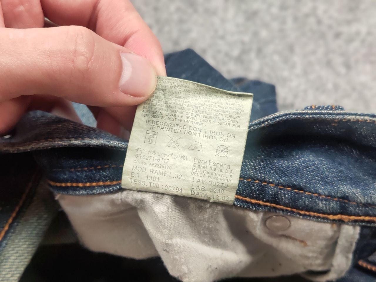 Diesel Vintage Diesel Y2K Style Mini Skirt Washed Faded Denim Size 32" / US 10 / IT 46 - 18 Thumbnail