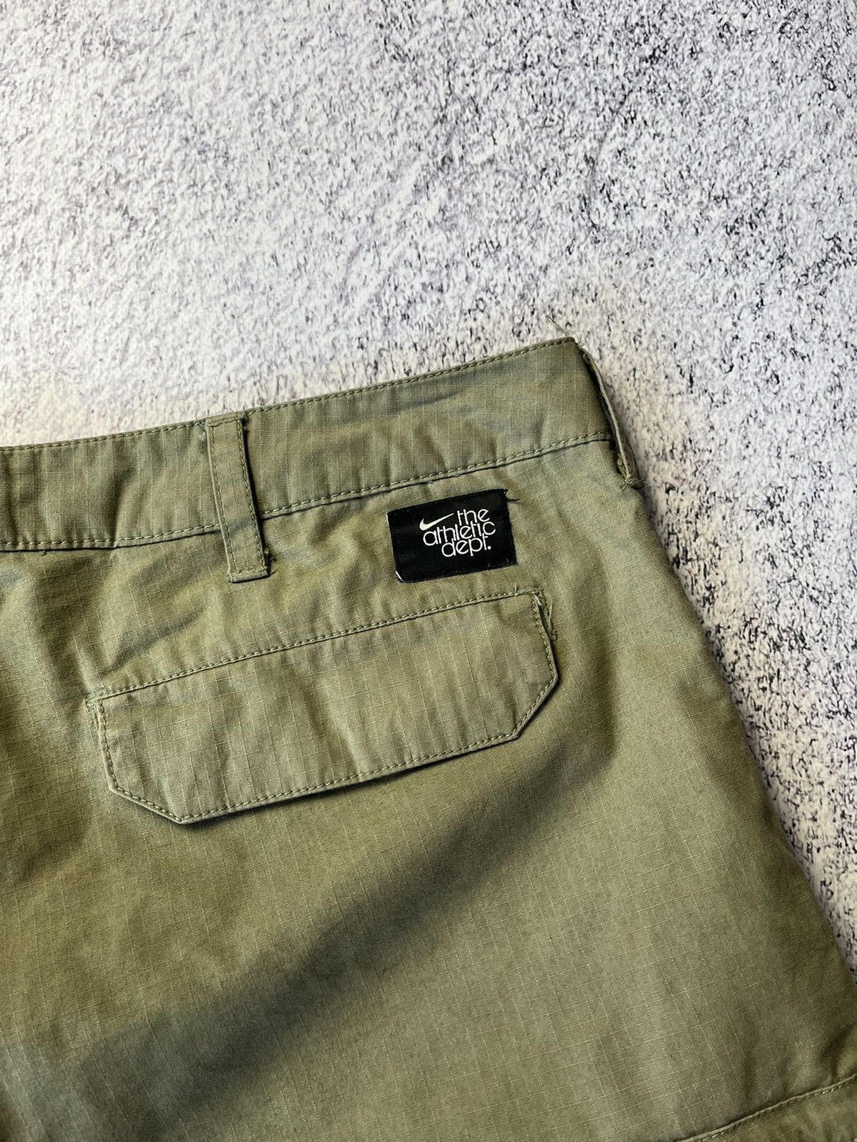 Nike Nike vintage cargo shorts casual streetwear hype y2k Size US 34 / EU 50 - 16 Thumbnail