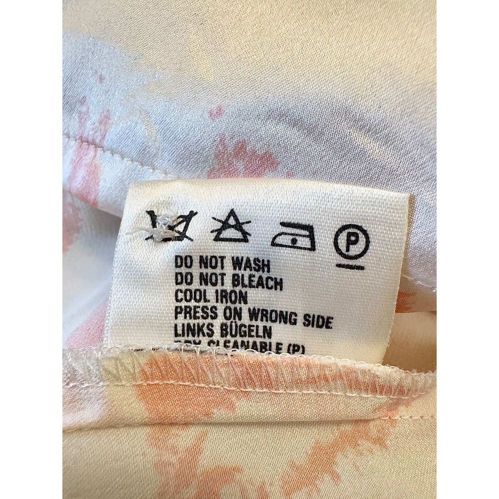 Escada Vintage Escada Cream Pink Silk Lipstick Print T-Shirt Blouse Size L / US 10 / IT 46 - 4 Thumbnail
