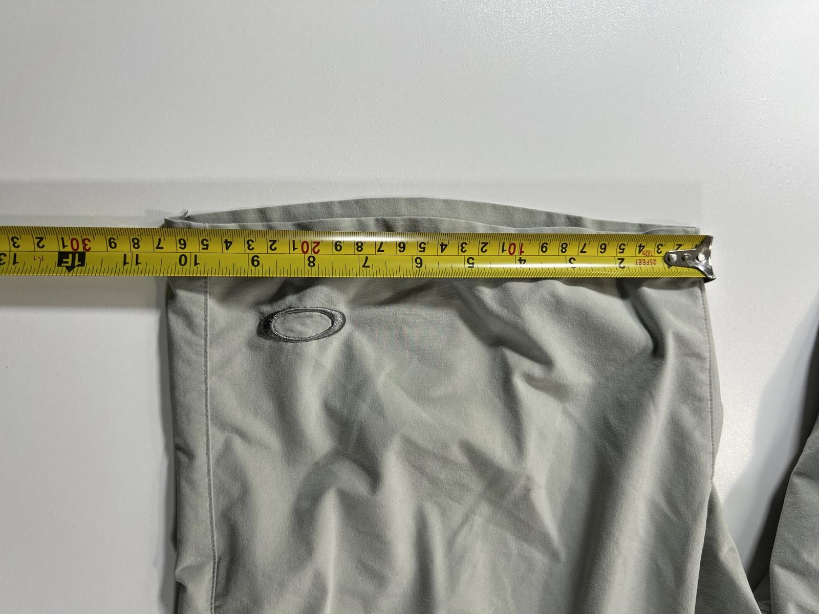 Oakley Oakley Men's Light Grey Casual Shorts Size US 34 / EU 50 - 8 Thumbnail