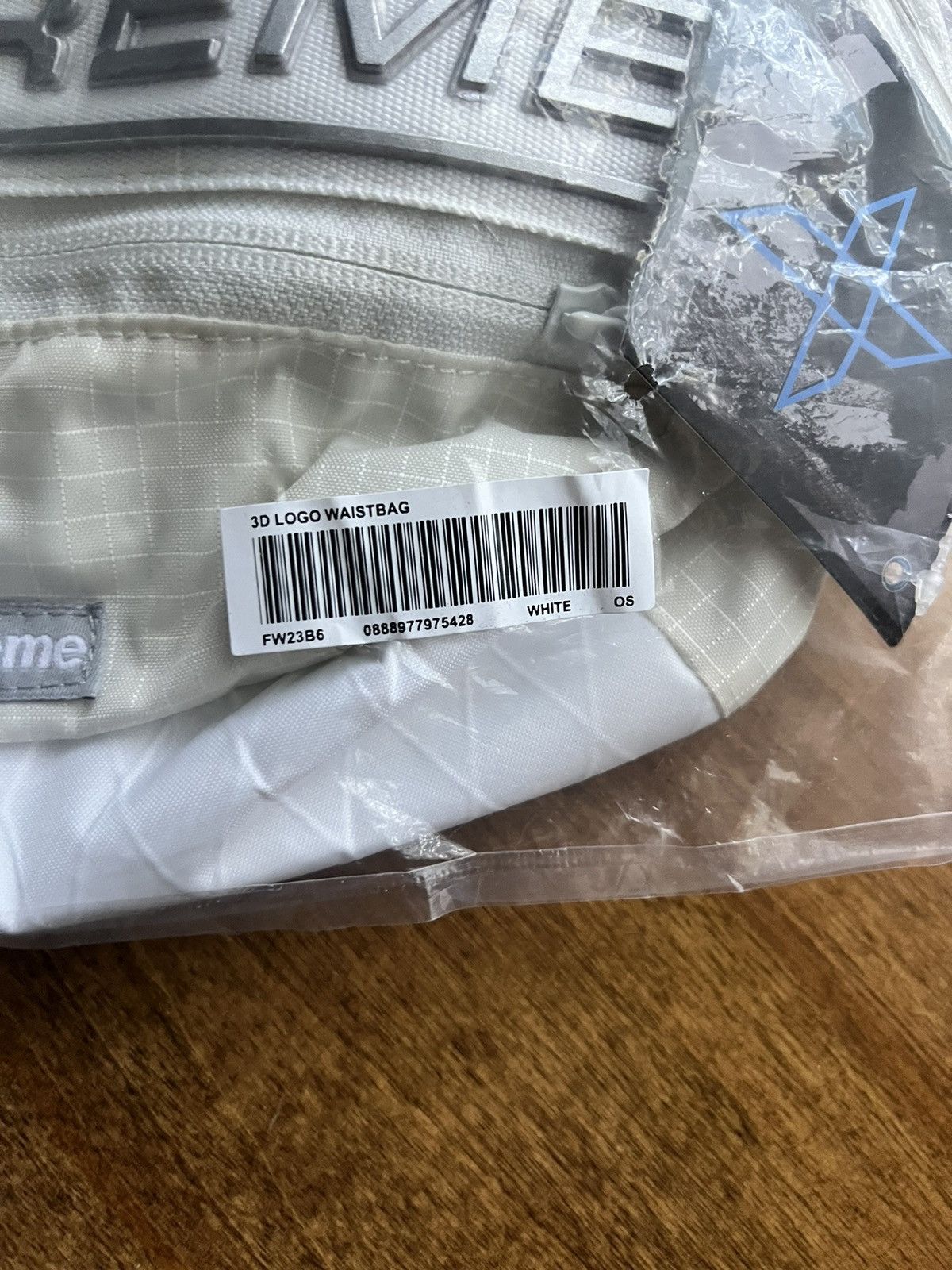 Supreme × Vintage Supreme White 3D Logo Waist Bag Size ONE SIZE - 3 Thumbnail