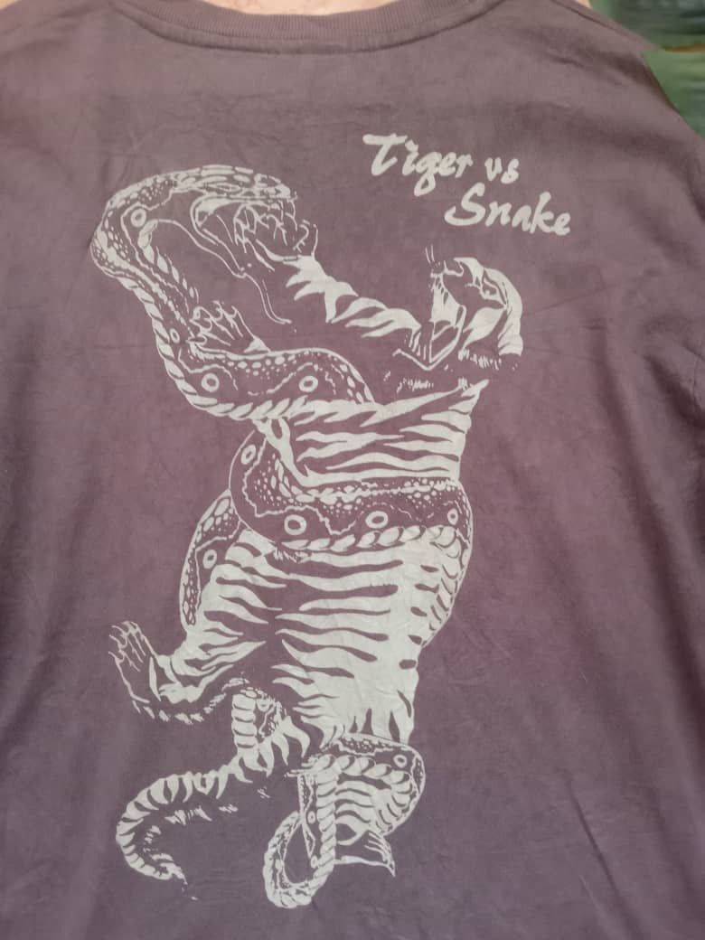 Japanese Brand Sukajan Sunfaded Distresses Japan blue point TIGER VS SNAKE Size US L / EU 52-54 / 3 - 3 Thumbnail