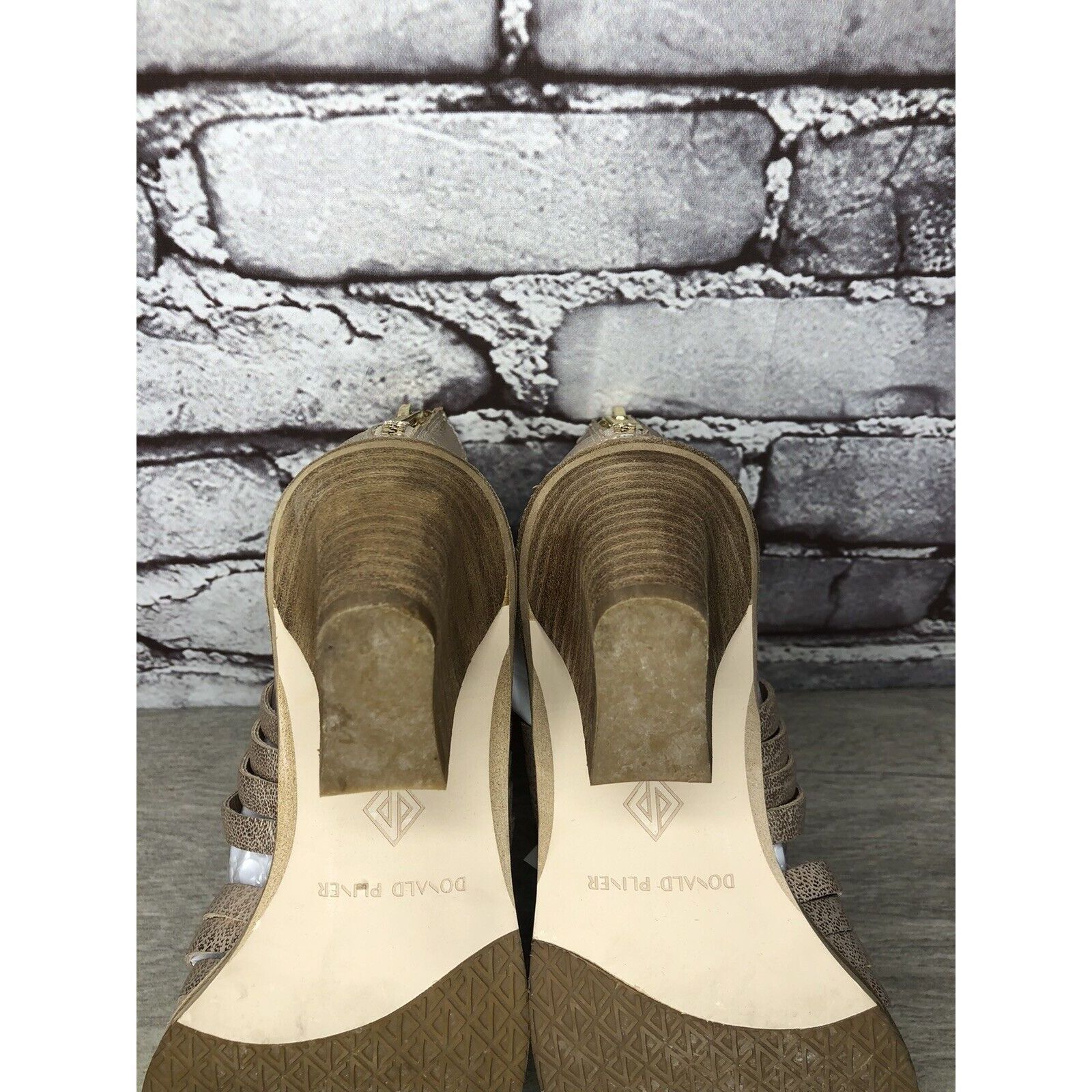 Donald Pliner Donald Pliner Junnah Gold Metallic Leather Ankle Strap Heel Size US 5.5 / IT 35.5 - 8 Thumbnail
