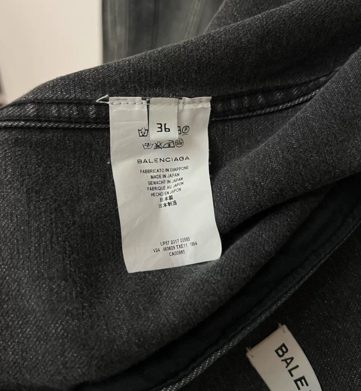 Balenciaga Balenciaga black washed collar damaged denim jacket Size US S / EU 44-46 / 1 - 6 Thumbnail