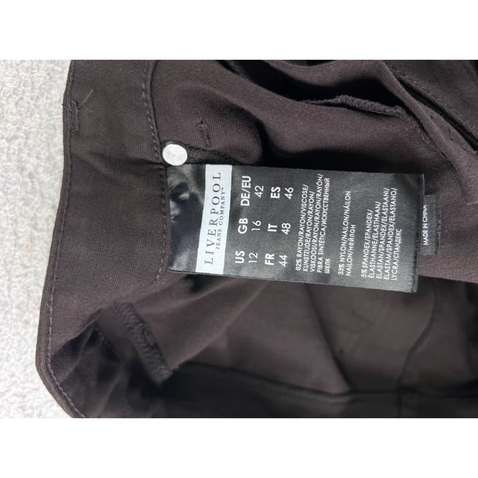 Vintage Liverpool Jeans Company Pants Women 12 Brown Tapered Madonna Legging Rayon Blend Jegging Regular Rise Mid Front Flat Front Stretch Knit Button Size 34" / US 12 / IT 48 - 7 Thumbnail