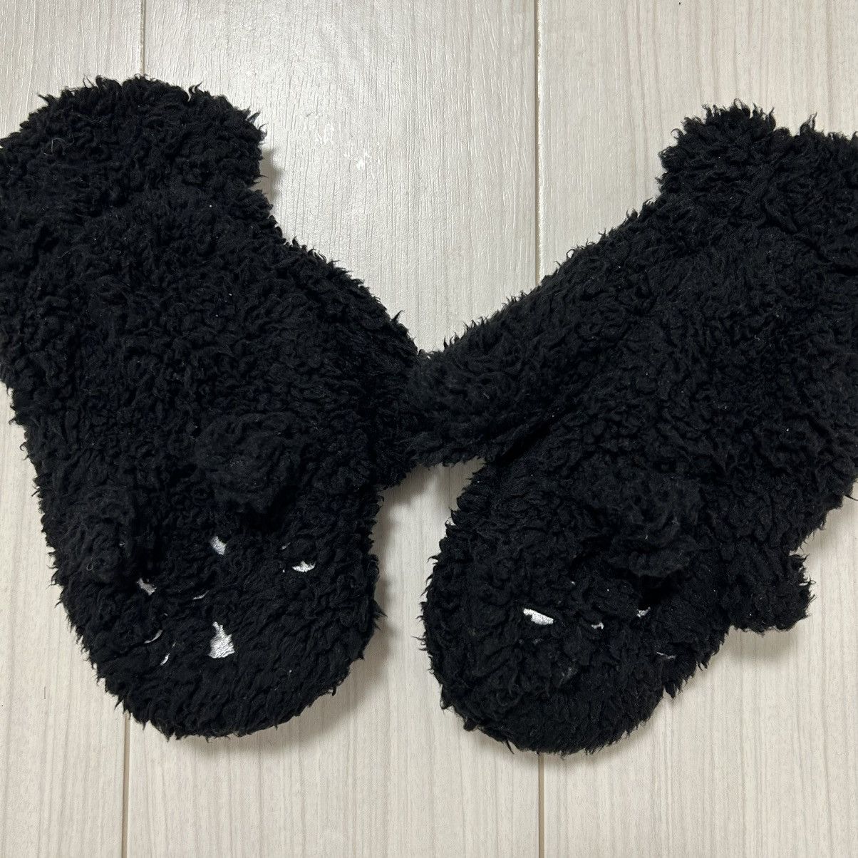 image of Issey Miyake x Ne Net Ne-Net Fuzzy Cat Gloves in Black, Men's