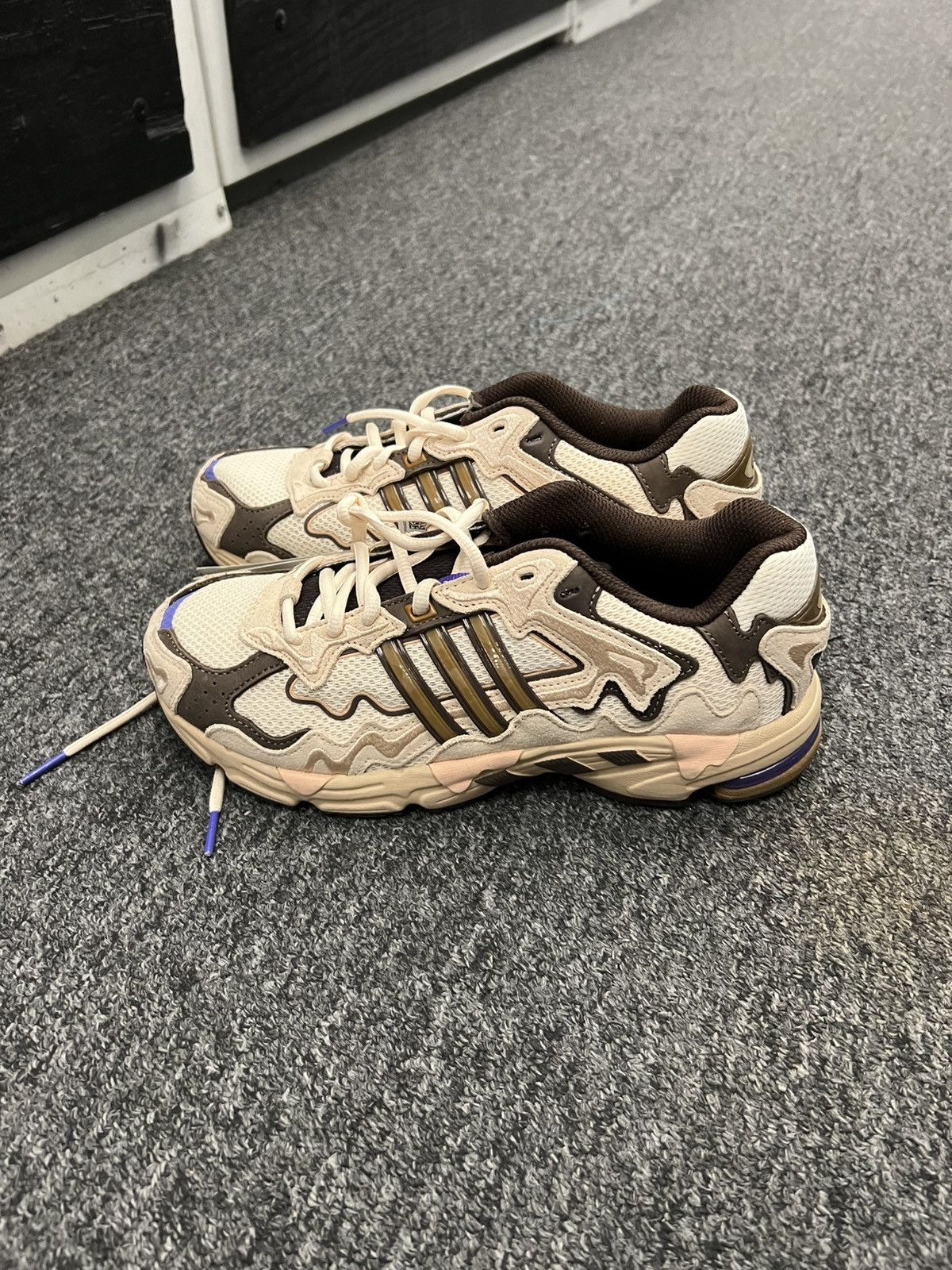Adidas Bad bunny x adidas Size US 7.5 / EU 40-41 - 2 Thumbnail