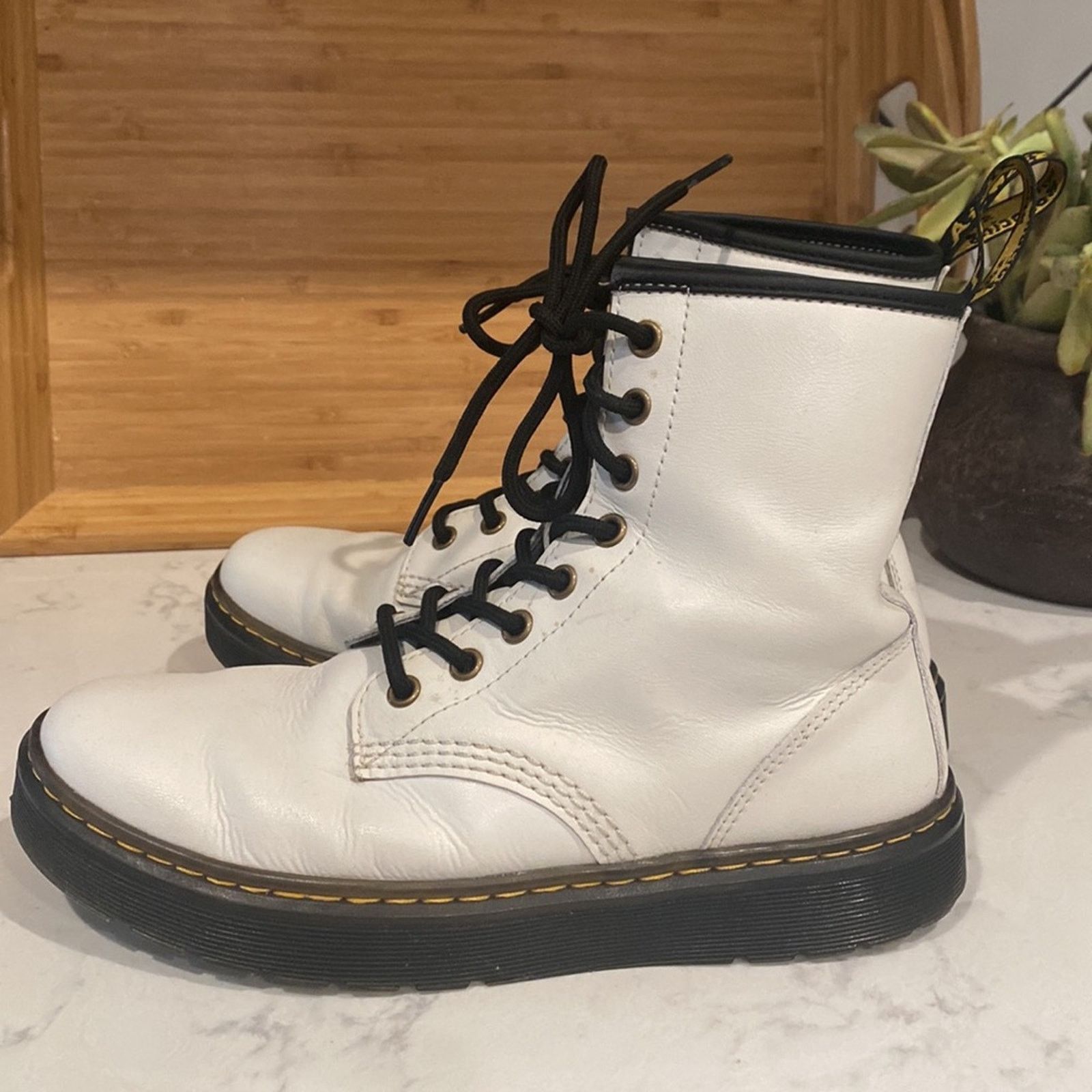 Dr. Martens Dr. Martin white SOFTY T LEATHER LACE UP BOOTS grunge sz 7 Size US 7 / IT 37 - 5 Thumbnail