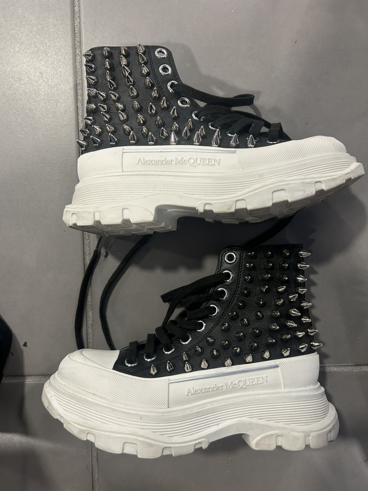Alexander McQueen Alexander McQueen studded tread slick boot Size US 5 / IT 35 - 1 Thumbnail
