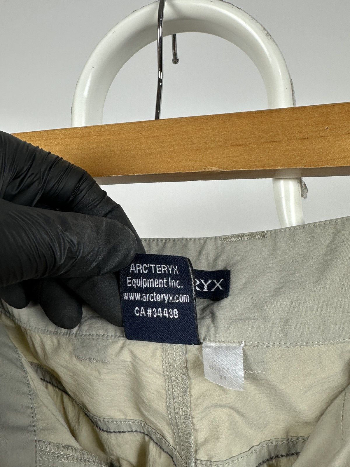 Arc'teryx Vintage Arcteryx Nylon Light Grey Cargo Pants Travis Style Size US 31 - 17 Thumbnail