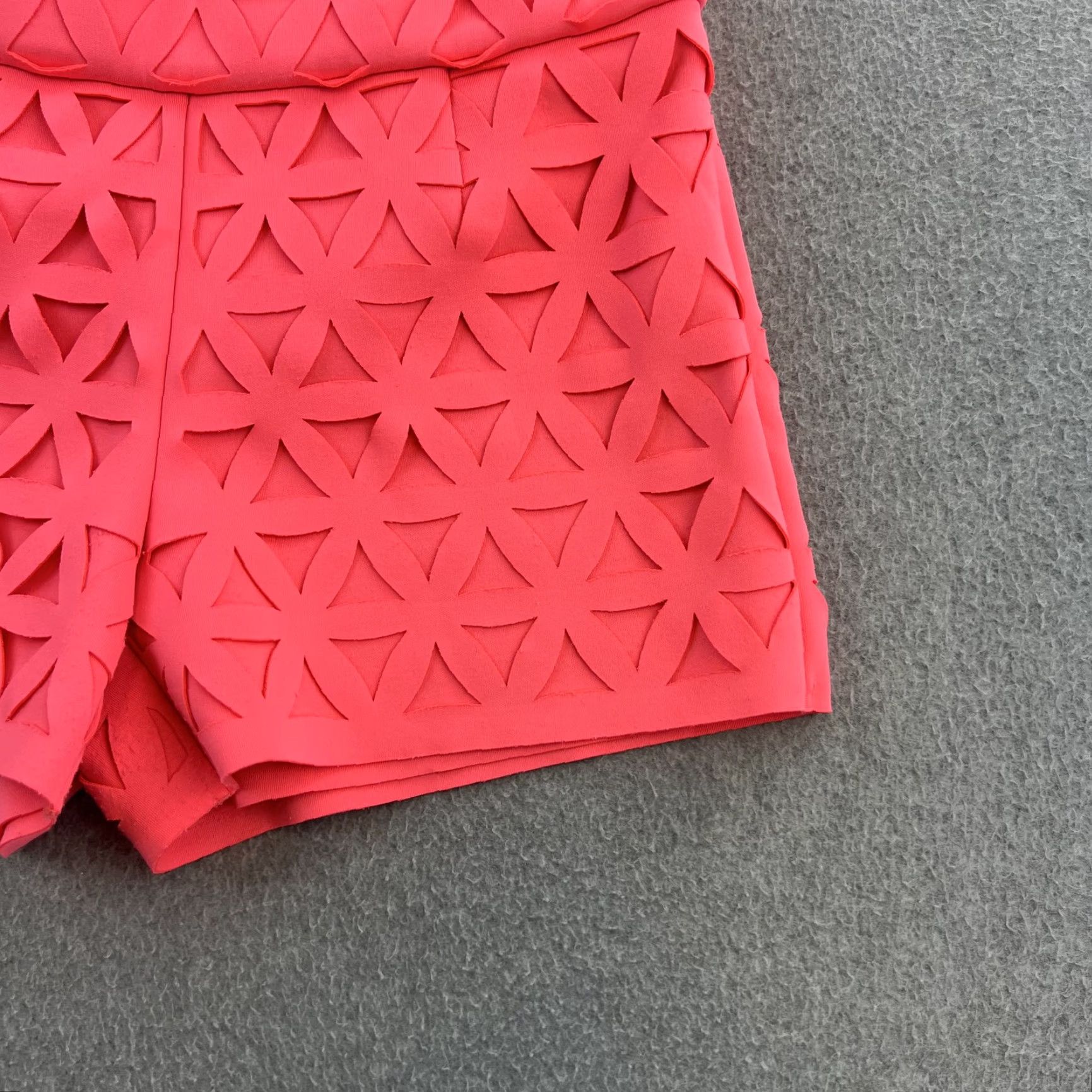 Lilly Pulitzer VINTAGE? Not Vintage. Lilly Pulitzer Shorts Womens 00 Pink Laser Cut Geometric Scallop Hem Dressy Summer Size 24" / US 00 / IT 34 - 5 Thumbnail