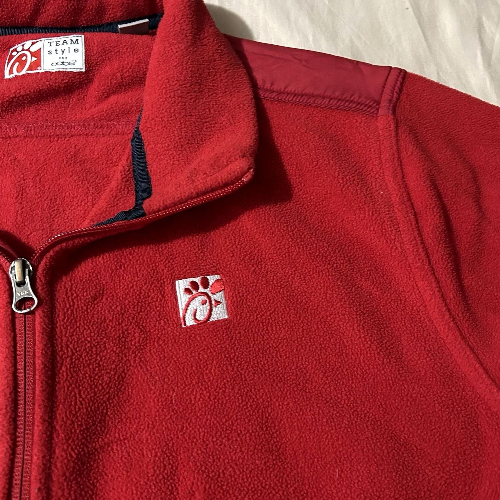 Vintage Men’s Oobe Chick Fil A Employee Fleece Jacket Size Medium Red Polyester Jacket M Mens Size US M / EU 48-50 / 2 - 2 Thumbnail