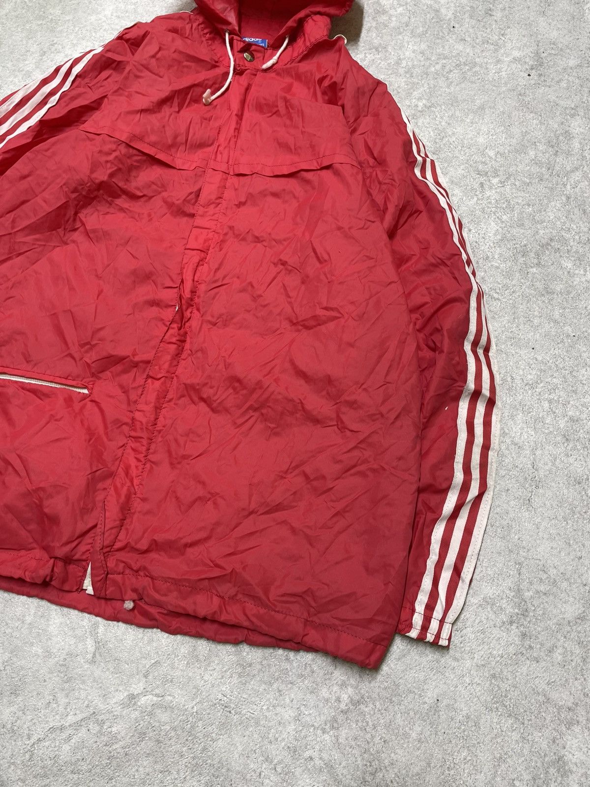 Adidas × Japanese Brand × Vintage Classic 90s Adidas Windbreaker In Bold Red Lightweight Nylon Size US L / EU 52-54 / 3 - 3 Thumbnail