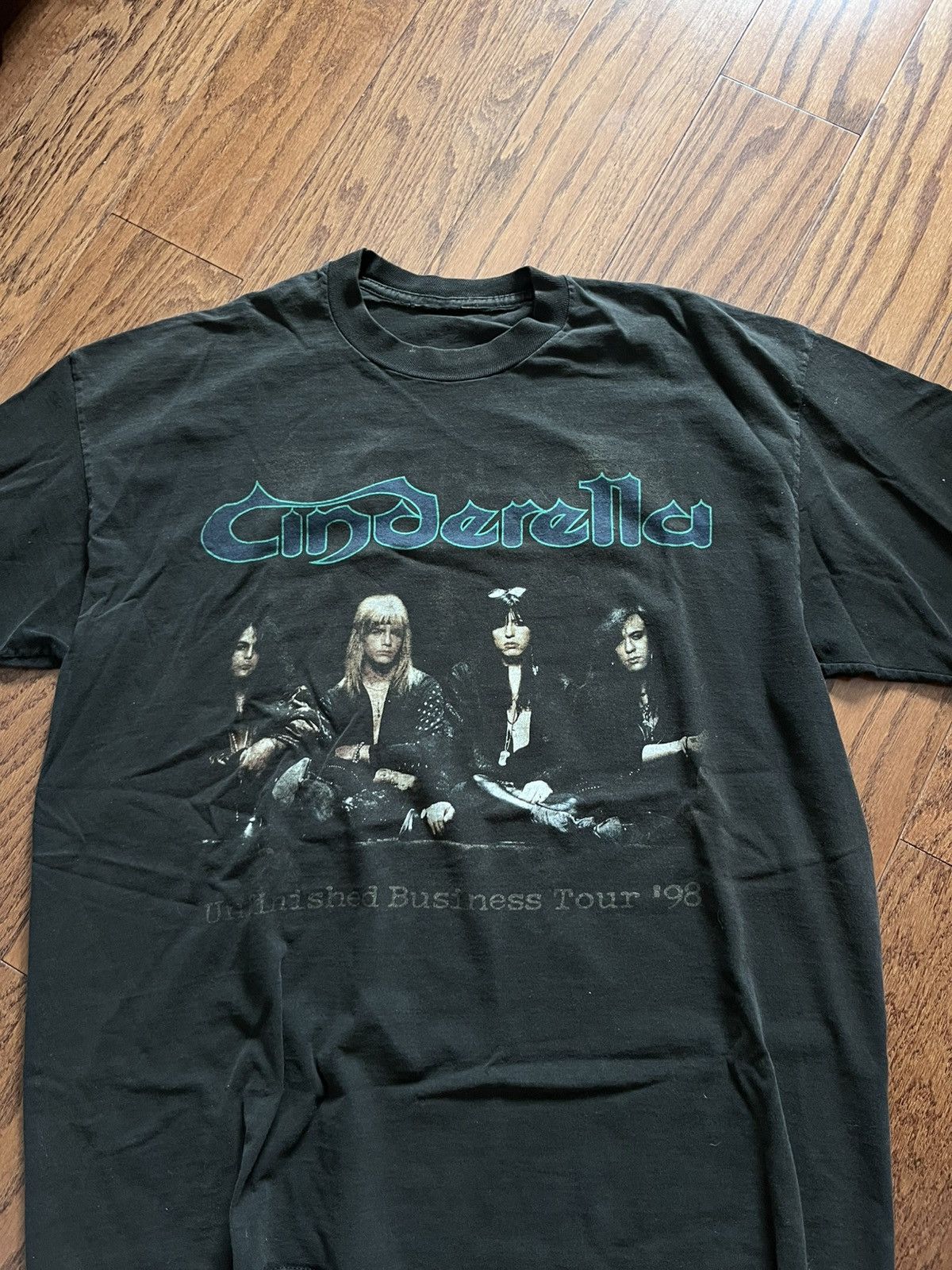 Vintage Vintage Cinderella Tour 1998 Band Graphic Oversized Shirt Size US XL / EU 56 / 4 - 1 Thumbnail