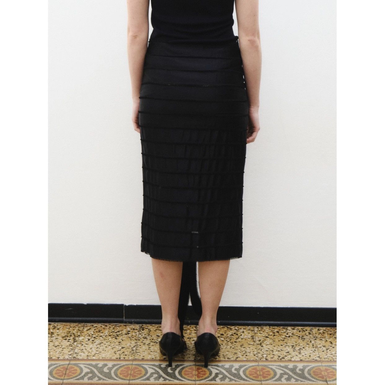 Yves Saint Laurent Yves Saint Laurent by Tom Ford silk skirt with bows. Size 26" / US 2 / IT 38 - 4 Thumbnail