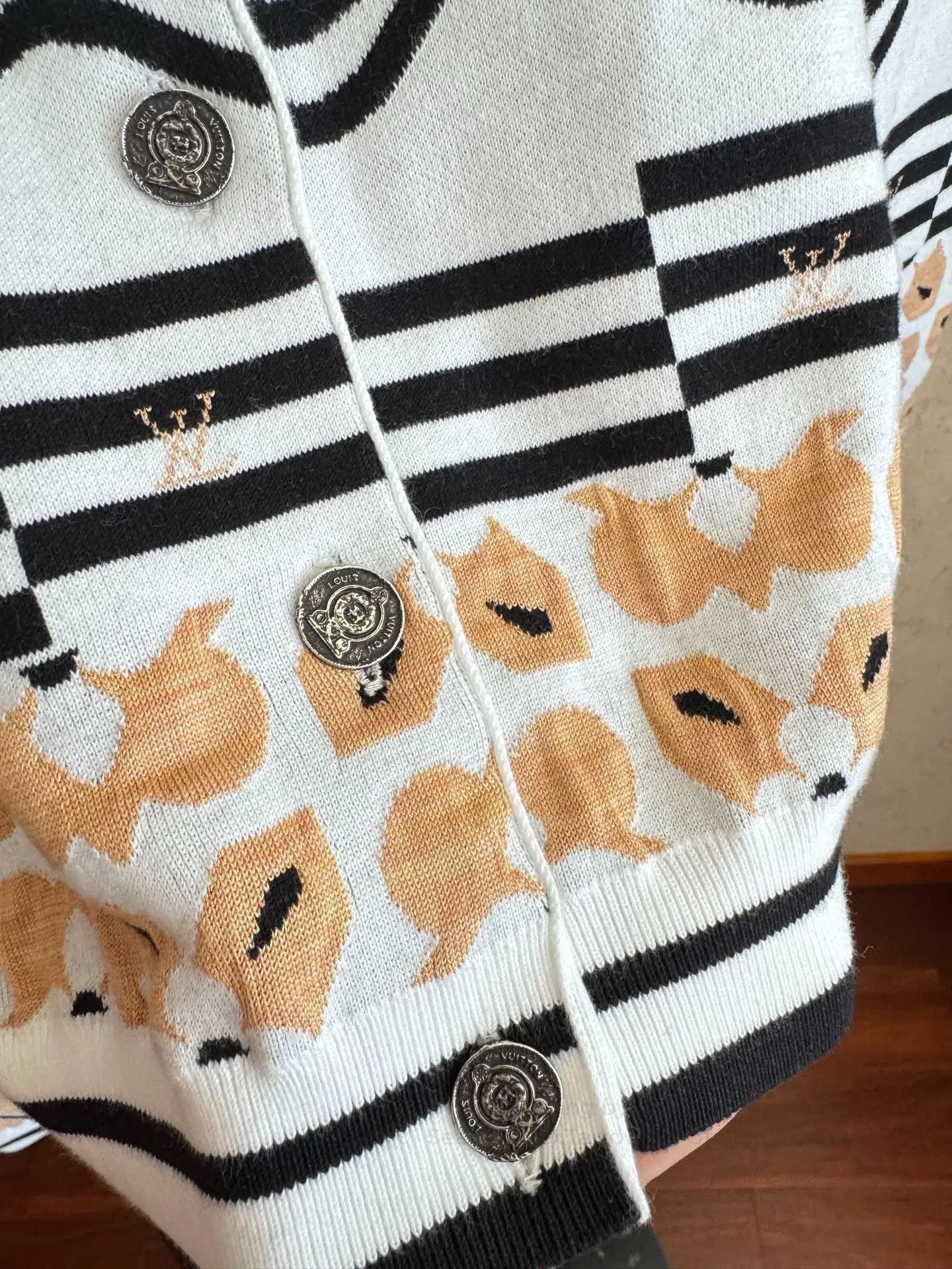 Louis Vuitton LV Knit Cardigan. Size S / US 4 / IT 40 - 5 Thumbnail