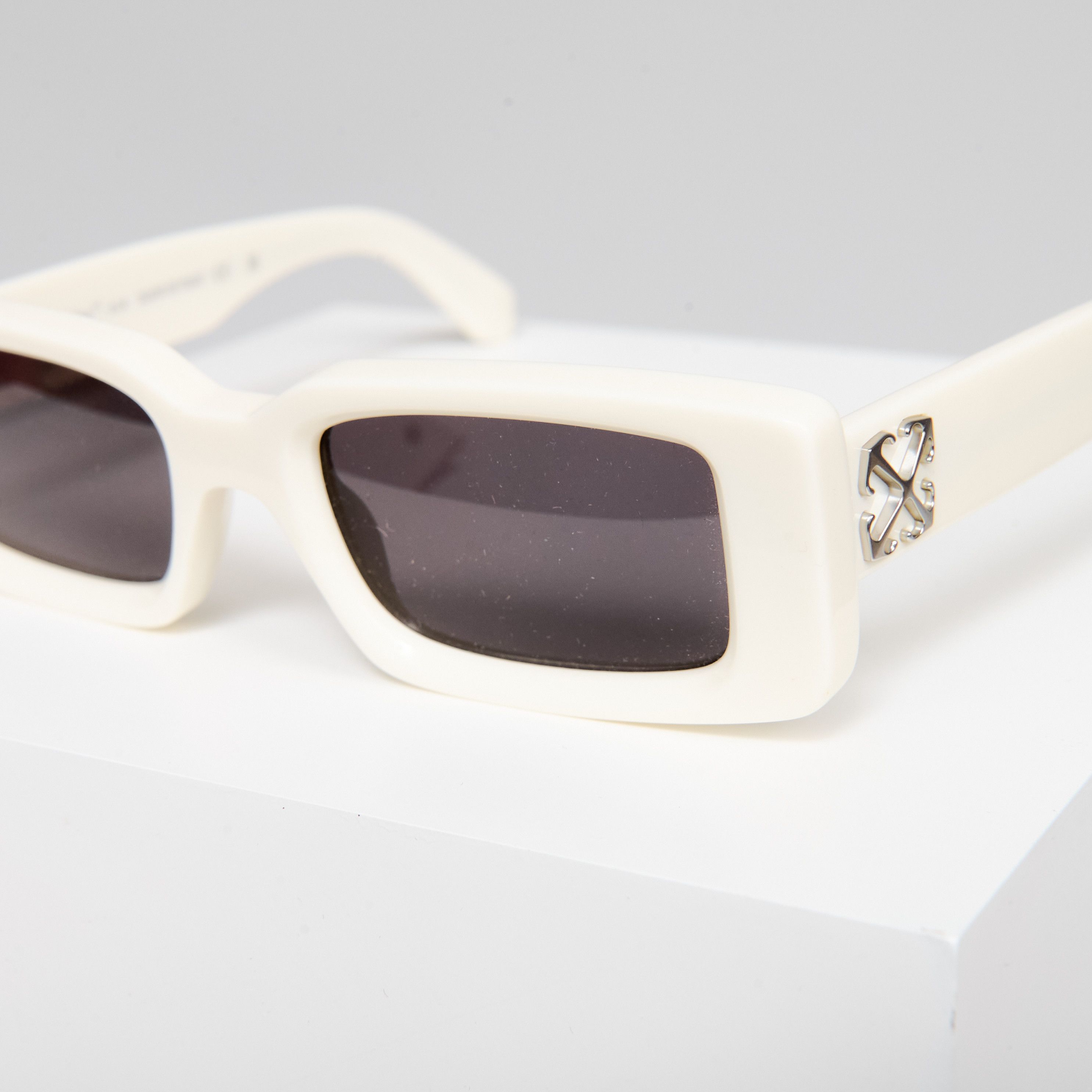 Off-White OFF WHITE ARTHUR WHITE DARK GREY SUNGLASSES Size ONE SIZE - 2 Thumbnail