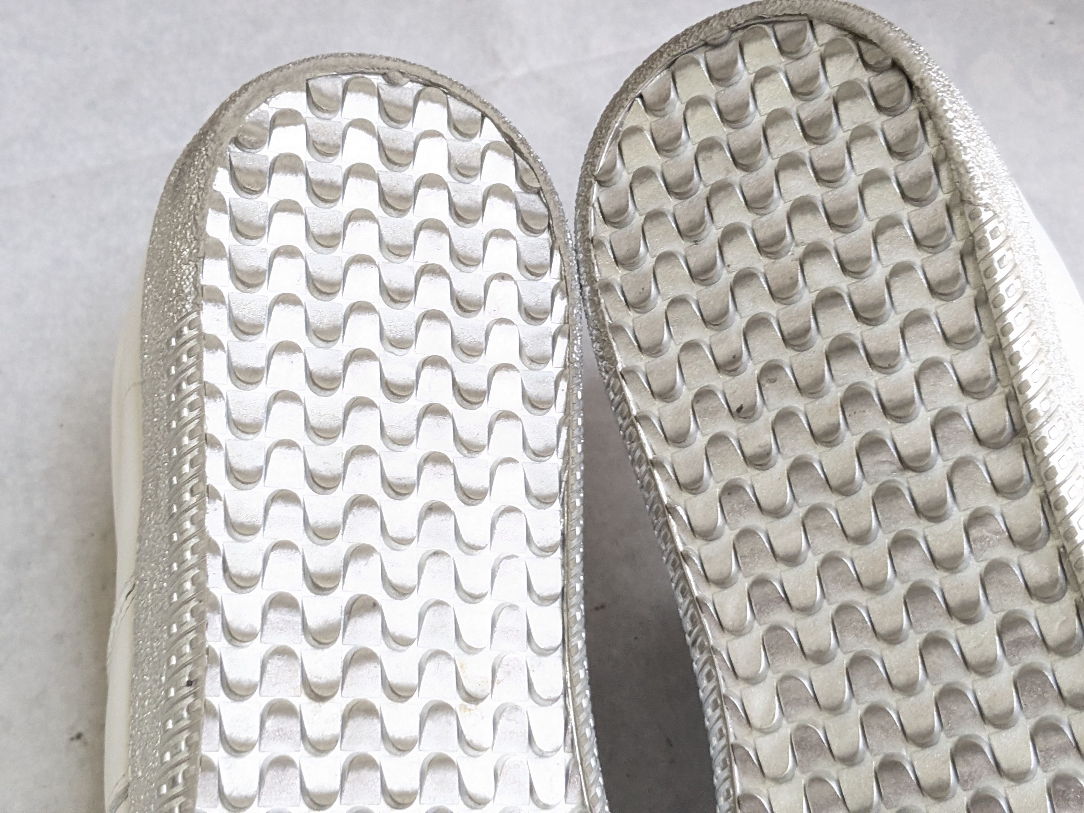 Maison Margiela Maison Margiela Gat Replica White Silver 9 42 Low Tops Size US 9 / EU 42 - 17 Thumbnail