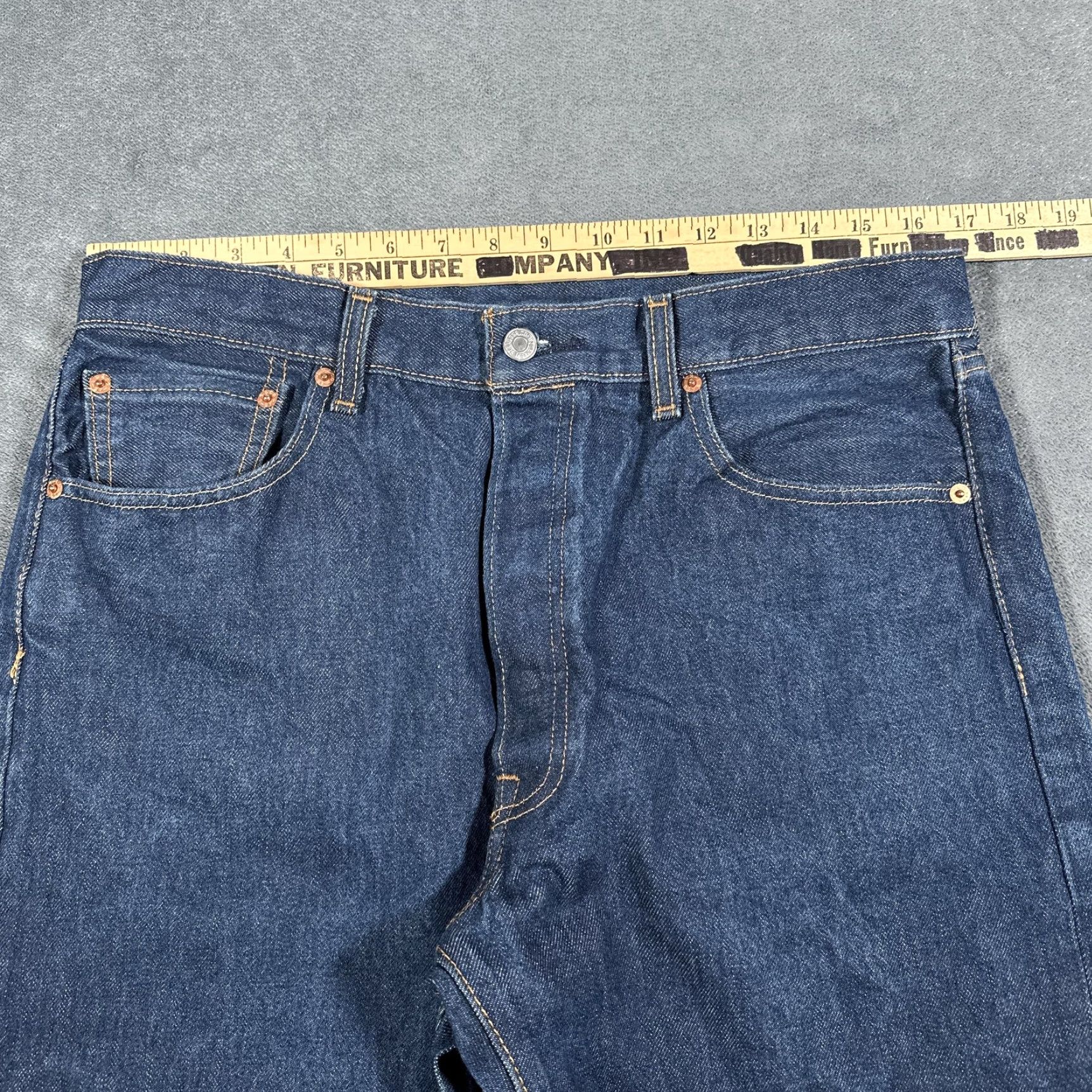 Levi's VINTAGE Levis 501 Jeans Mens 33x32 Blue Straight Leg Button Fly Raw Denim Shrink To Fit Size US 33 - 7 Thumbnail