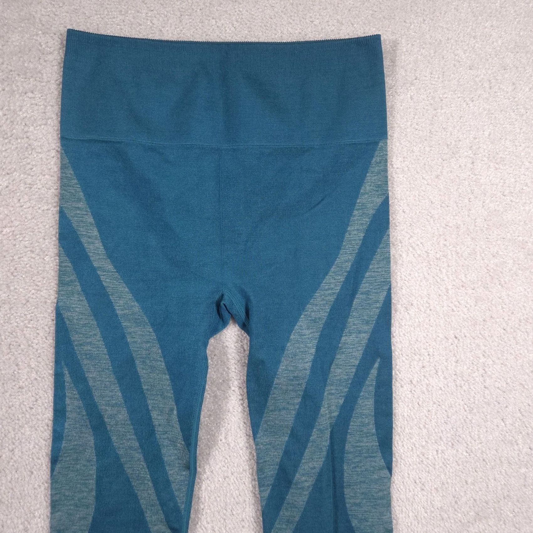 Fabletics VINTAGE Fabletics Leggings Womens S Blue Seamless High Rise Ankle Yoga Athletic Size 28" / US 6 / IT 42 - 3 Thumbnail