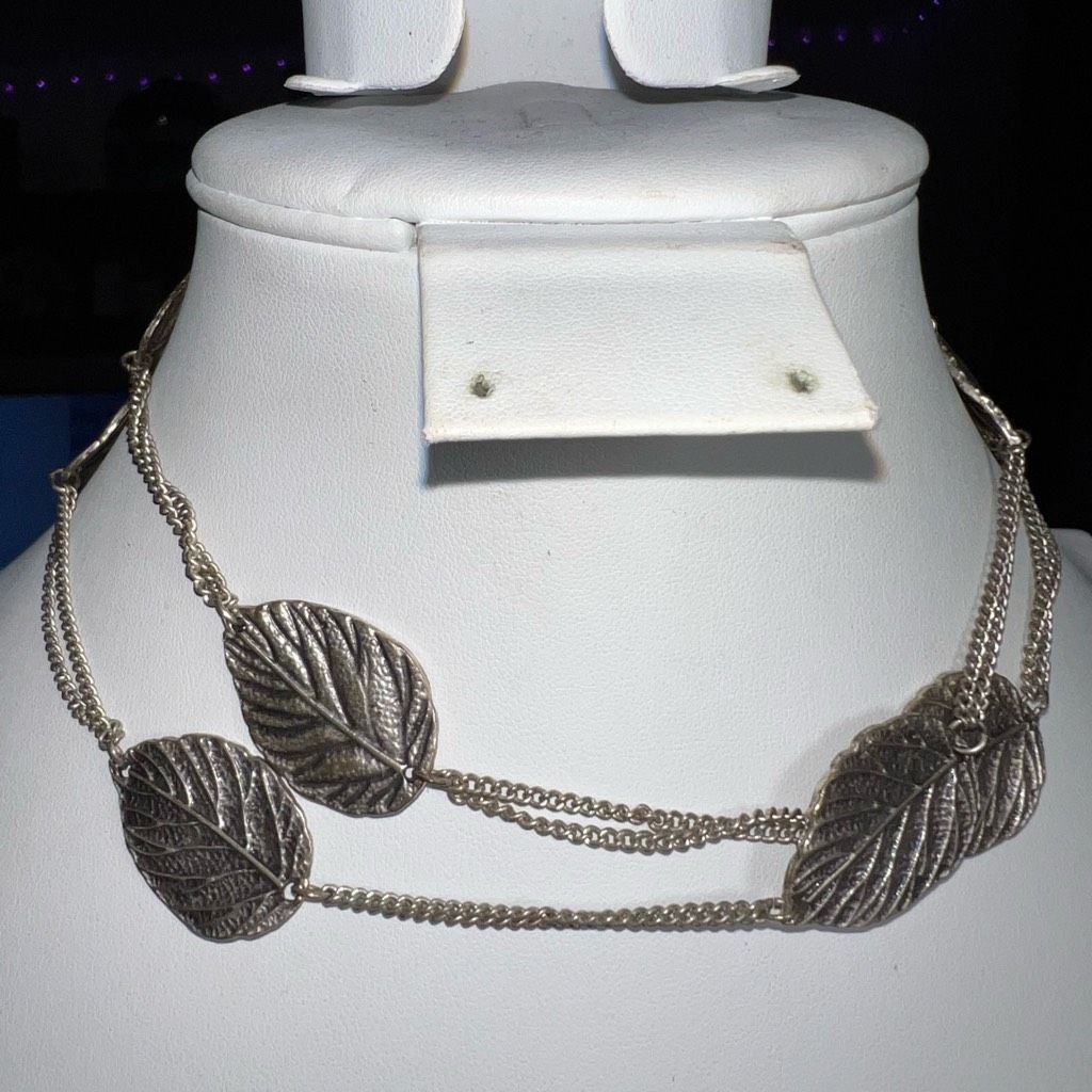 Vintage Vintage Burnished Silver Tone Leaf Necklace Size ONE SIZE - 5 Thumbnail