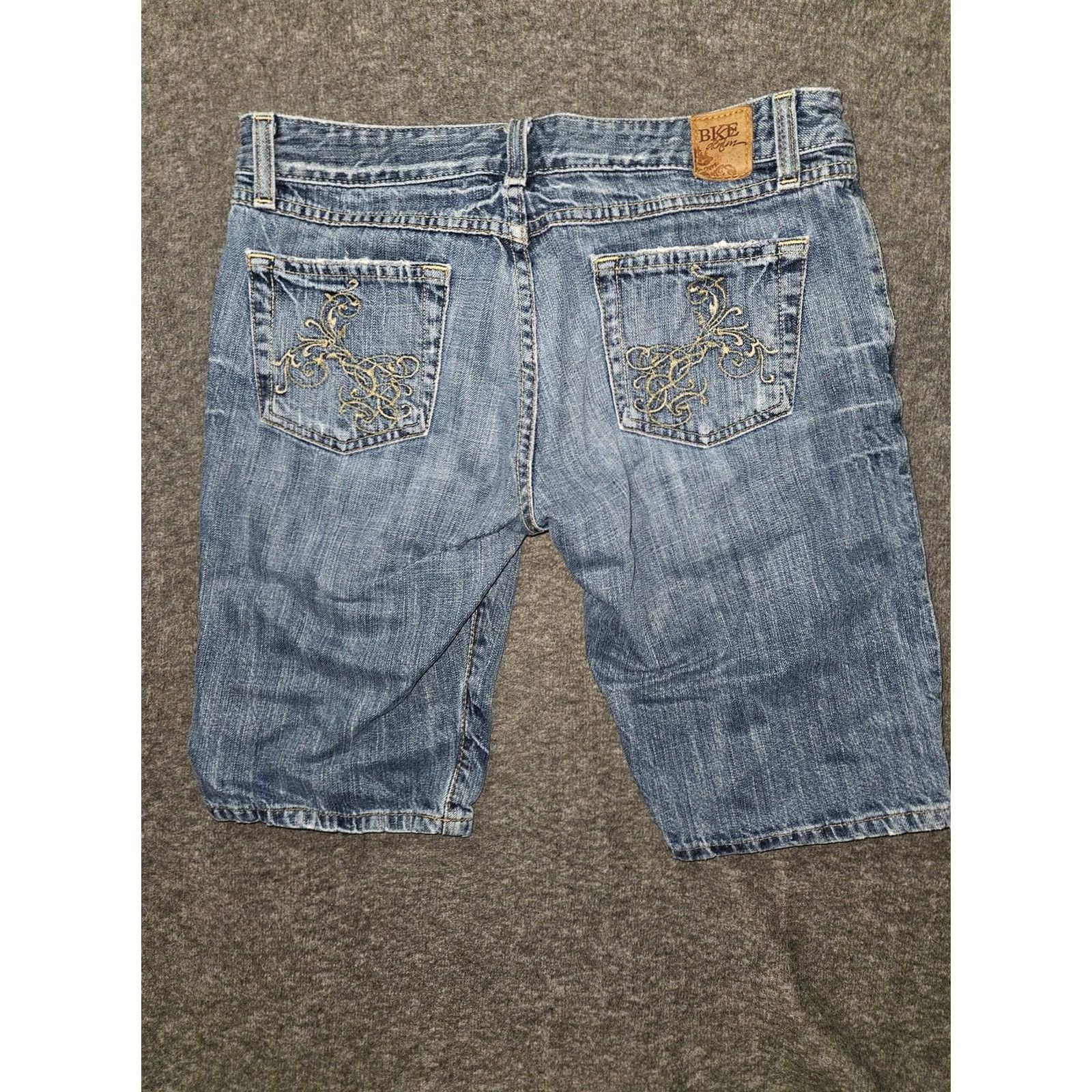 BKE BKE Denim Shorts Bermuda Blue 28 Womens Embroidered Pockets 5-Pocket Casual Summer Denim Shorts Womens 28 Blue Embroidered Pockets Size 28" / US 6 / IT 42 - 7 Thumbnail
