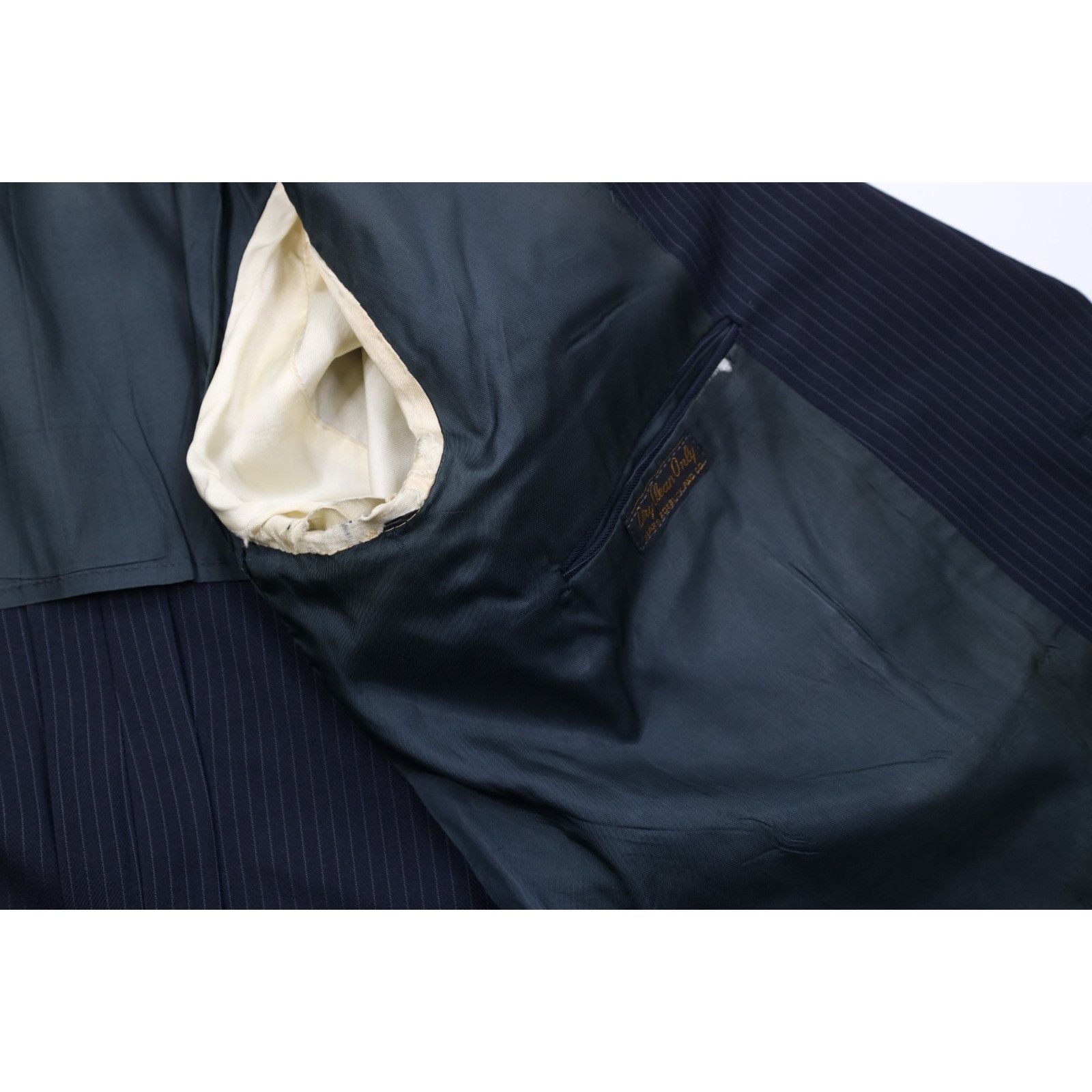 Vintage Vintage 70s Streetwear Distressed 3 Piece Pinstriped Suit Size 44R - 7 Thumbnail