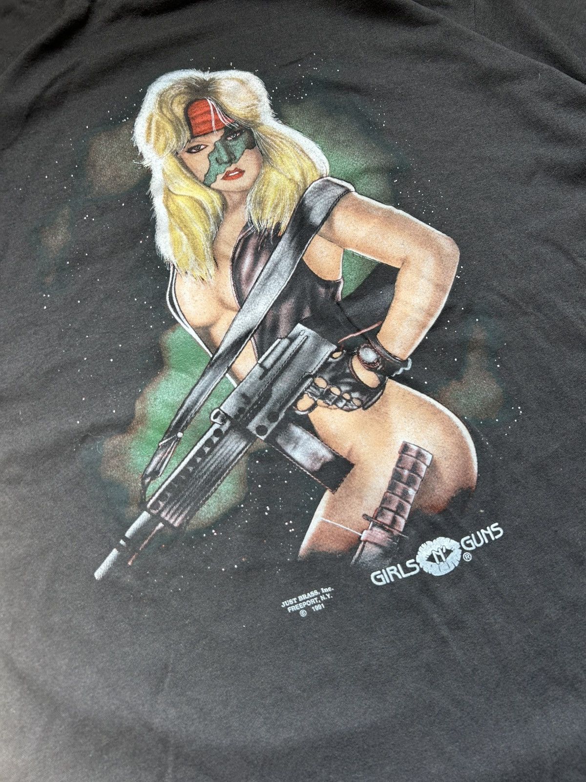 Vintage Vintage 3D Emblem Girl’s N Guns Tee Size US L / EU 52-54 / 3 - 2 Thumbnail