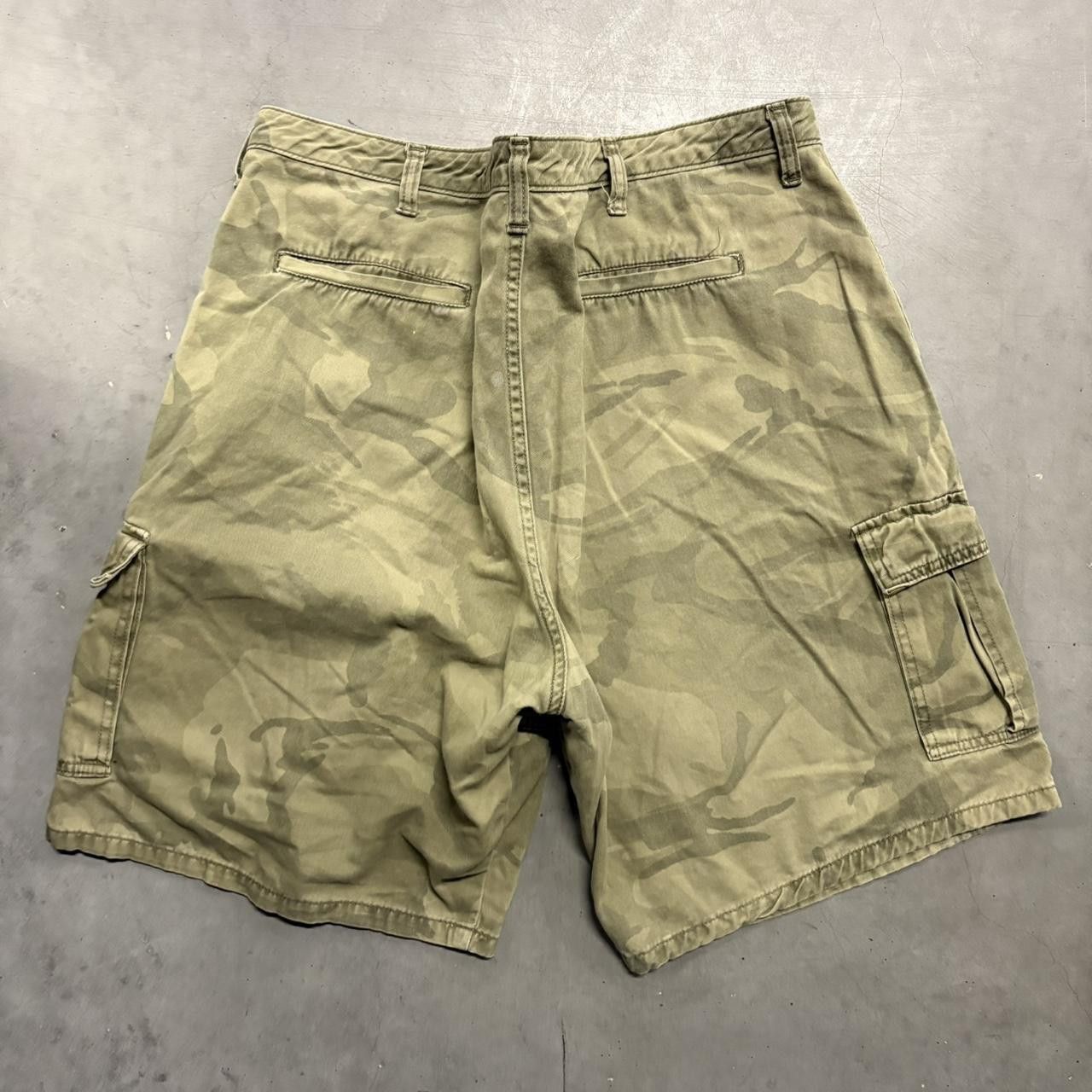 Japanese Brand × Vintage Crazy Vintage Y2K/2000s Baggy Camo Khaki Shorts! Size US 42 / EU 58 - 2 Thumbnail