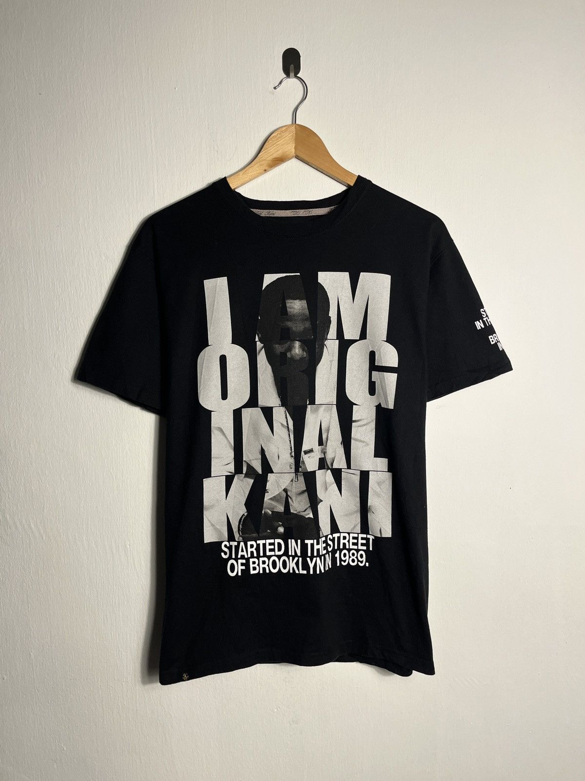Karl Kani I am Original Kani “Karl Kani” Size US M / EU 48-50 / 2 - 1 Thumbnail