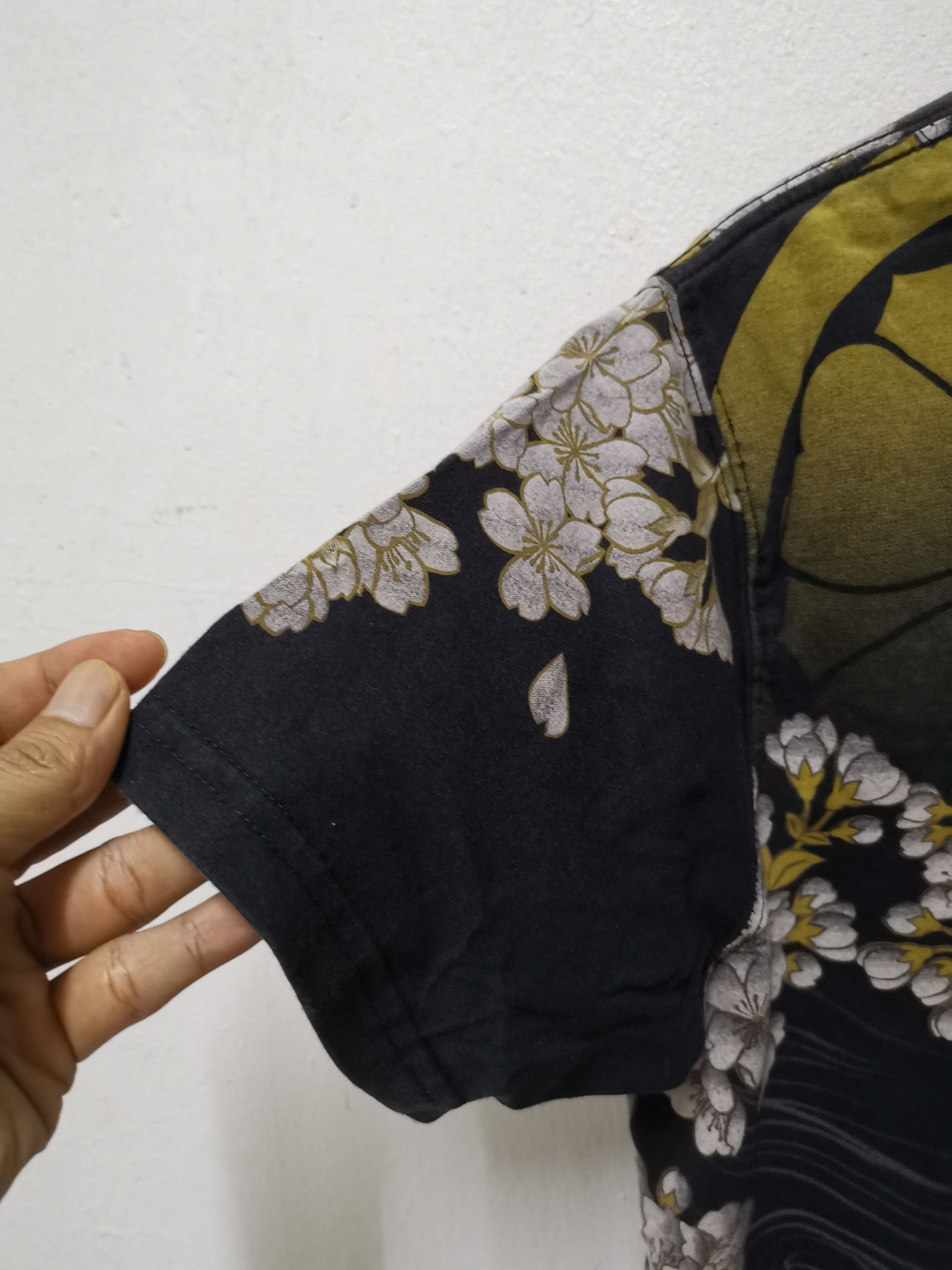 Japanese Brand Japanesse karakuri tshirt nice backprint design Size US M / EU 48-50 / 2 - 3 Thumbnail