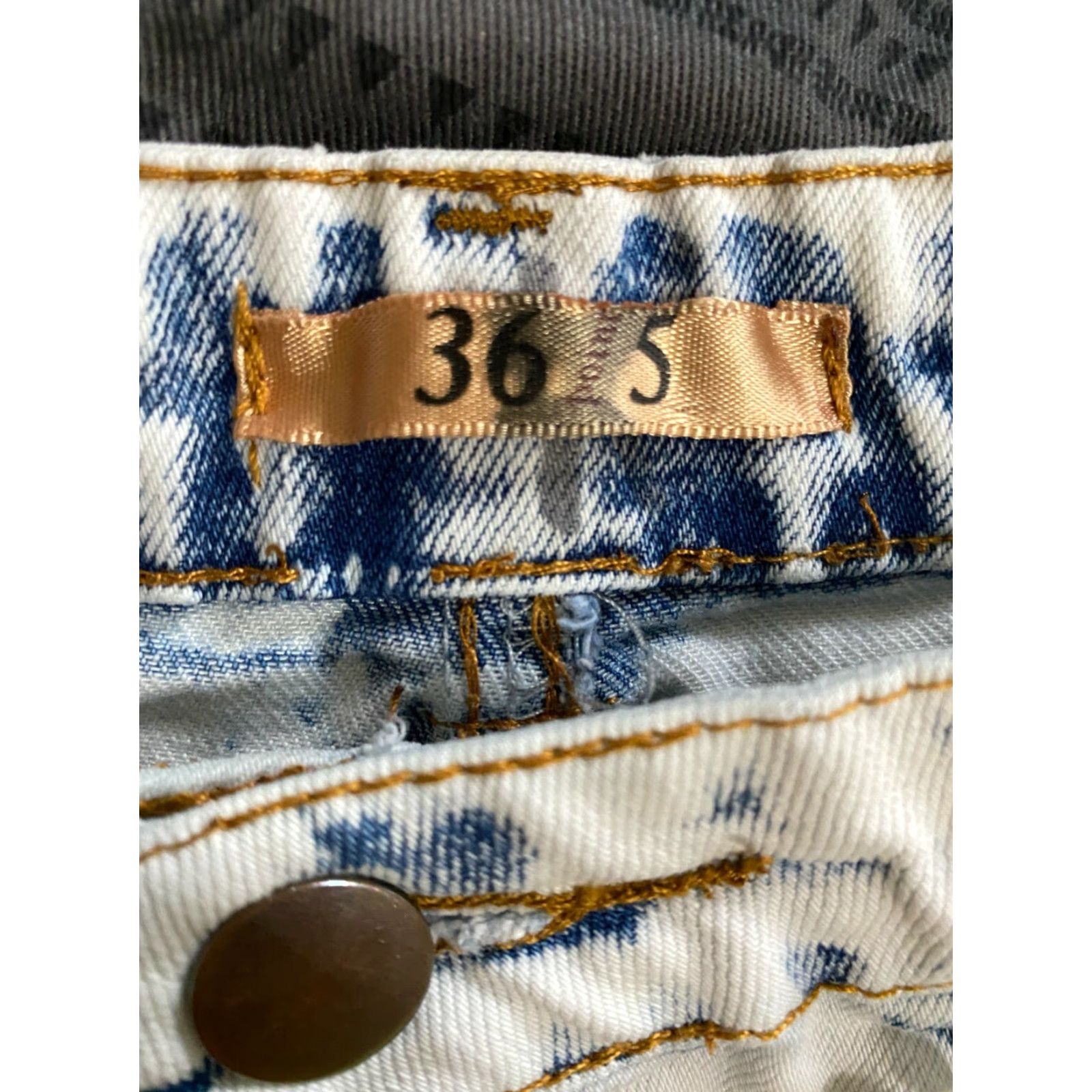 Vintage 36 Point 5 High Waist Acid Wash Frayed Daisy Festival Summer Shorts Med - Teens Juniors White Shorts Size 32" / US 10 / IT 46 - 3 Thumbnail