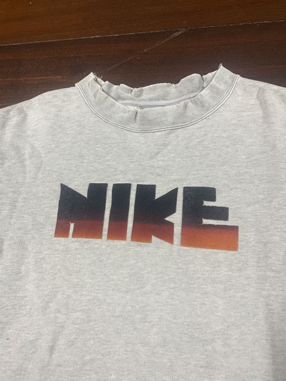 Nike VINTAGE NIKE block reproduction SWEATSHIRT distressed Size US S / EU 44-46 / 1 - 5 Thumbnail