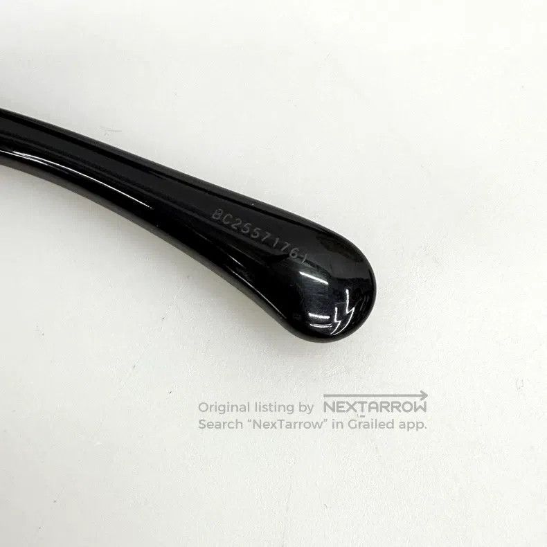 Chanel Chanel Black and gold letters, flat glasses Size ONE SIZE - 8 Thumbnail