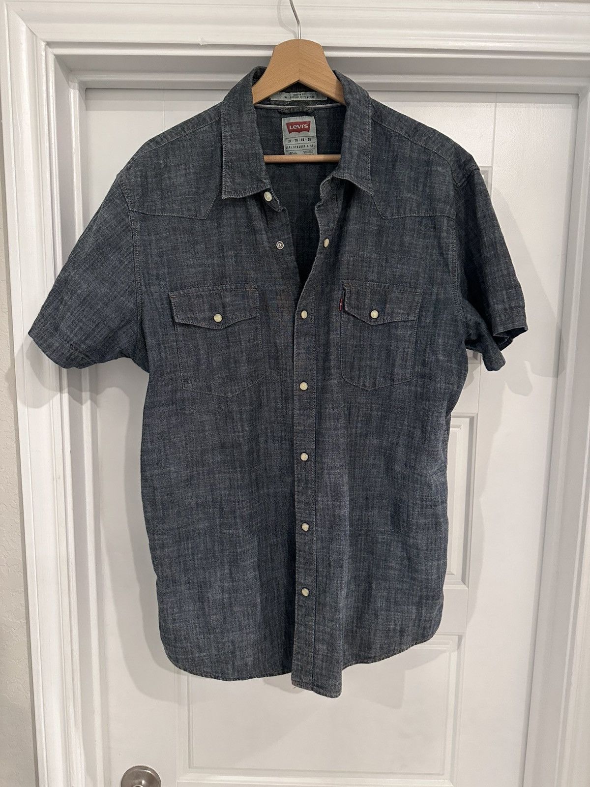 Levi's Levis Chambray pearl snap Size US XL / EU 56 / 4 - 1 Thumbnail
