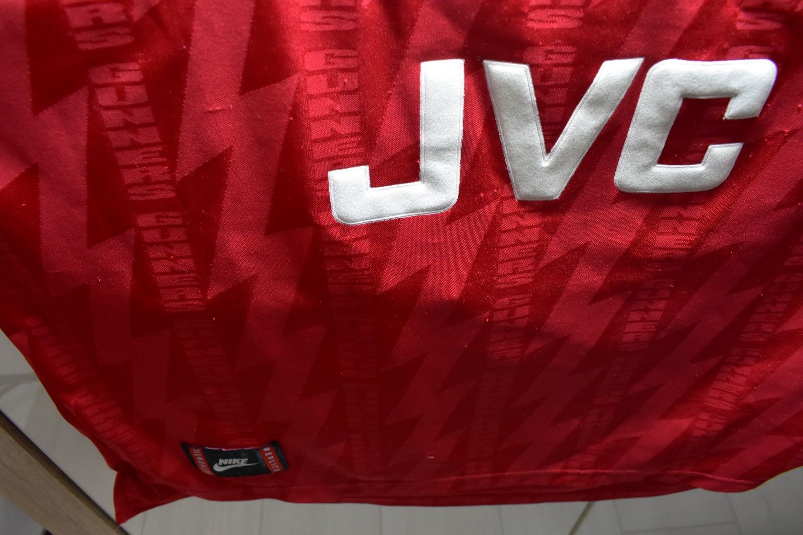 Nike GUNNERS 1995-96 NIKE ARSENAL FC Home Football Shirt (SIZE L) Size US L / EU 52-54 / 3 - 10 Thumbnail