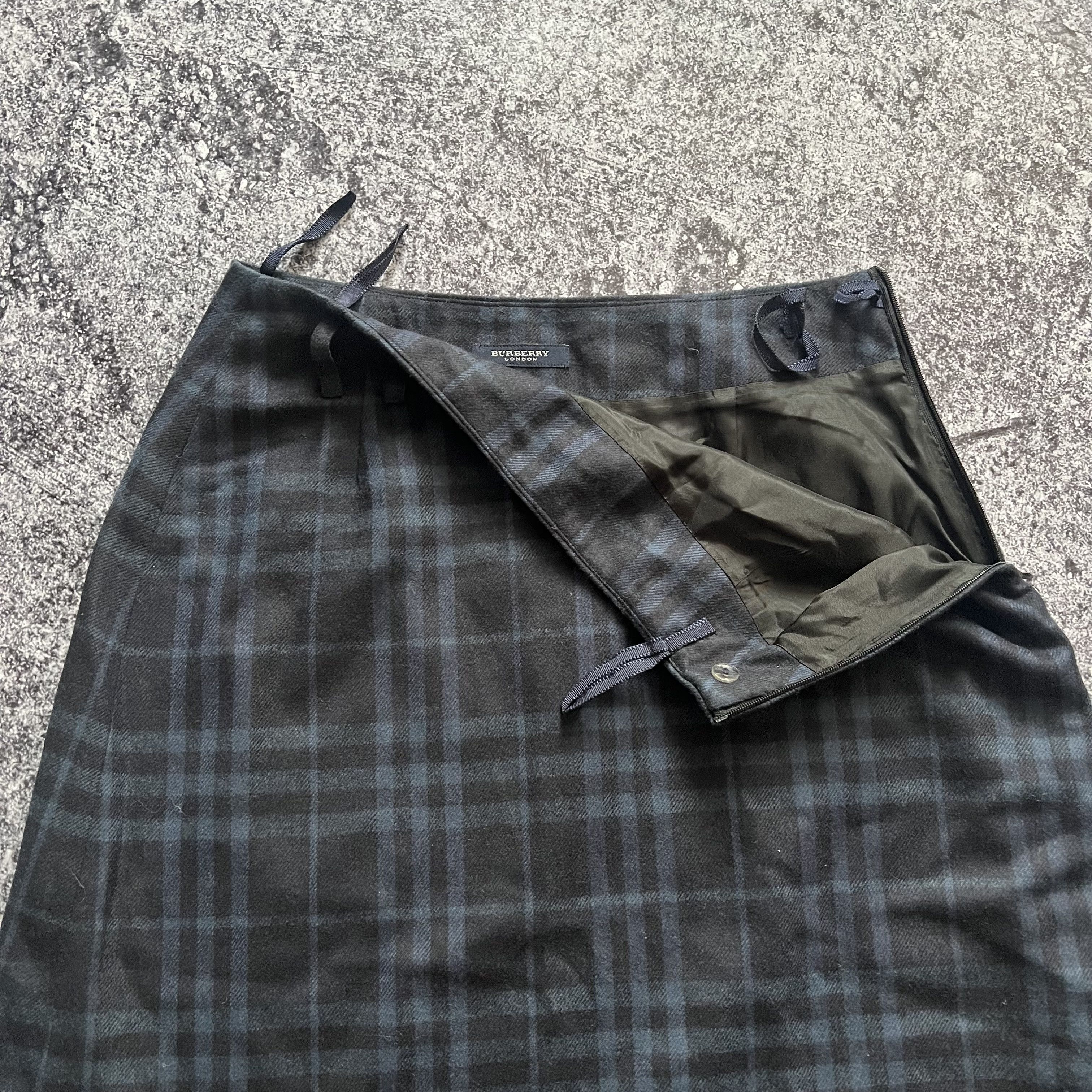 Burberry Burberry London Nova Check Skirt Size USA 6 / I 42 / GB 10 Size 28" / US 6 / IT 42 - 4 Thumbnail