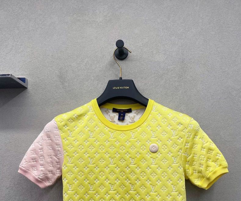 Louis Vuitton Louis Vuitton Colorblock Full Logo Crew Neck Short Sleeve T Size XS / US 0-2 / IT 36-38 - 4 Thumbnail