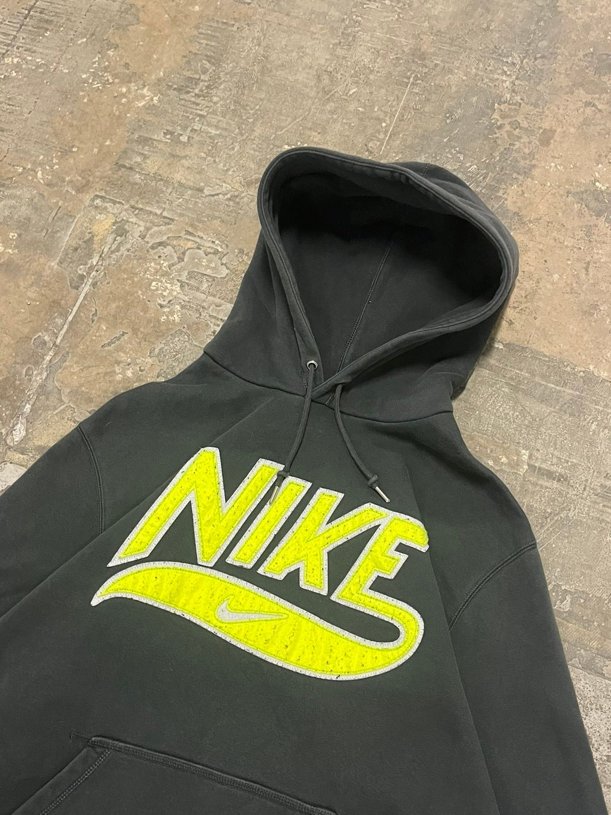 Nike Crazy rare y2k nike center swoosh hoodie Size US XL / EU 56 / 4 - 5 Thumbnail