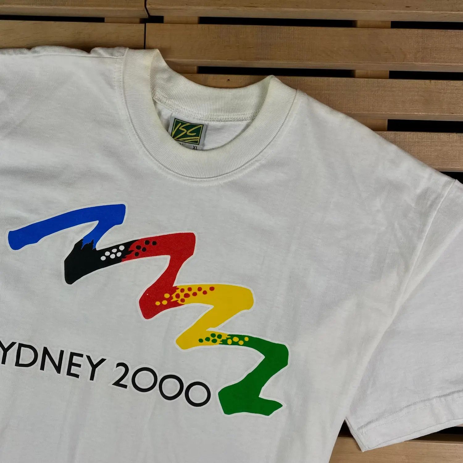 Vintage Mens Vintage T Shirt Sydney 2000 Art Size XL Size US XL / EU 56 / 4 - 2 Thumbnail